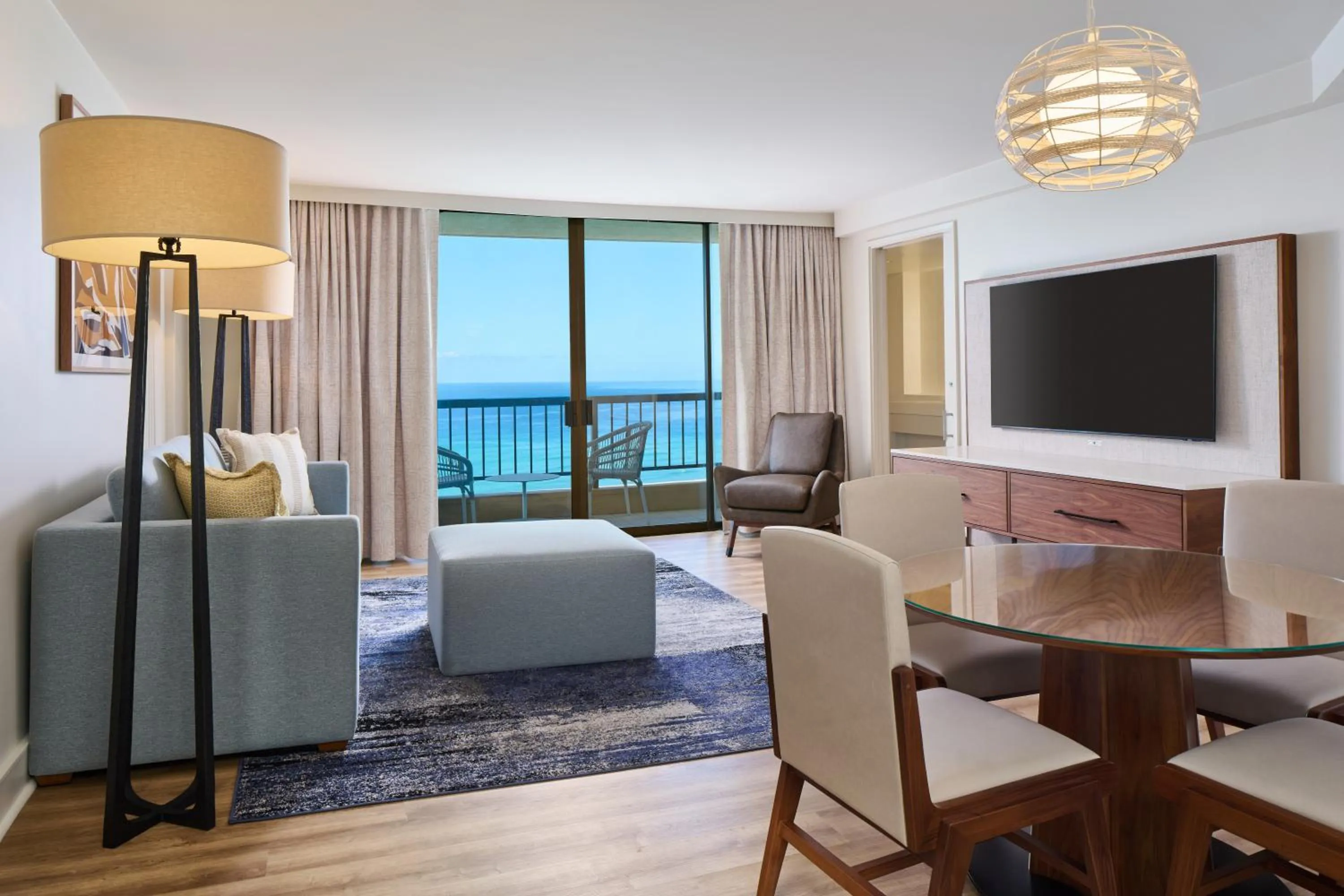 TV and multimedia in Hyatt Regency Waikiki Beach Resort & Spa