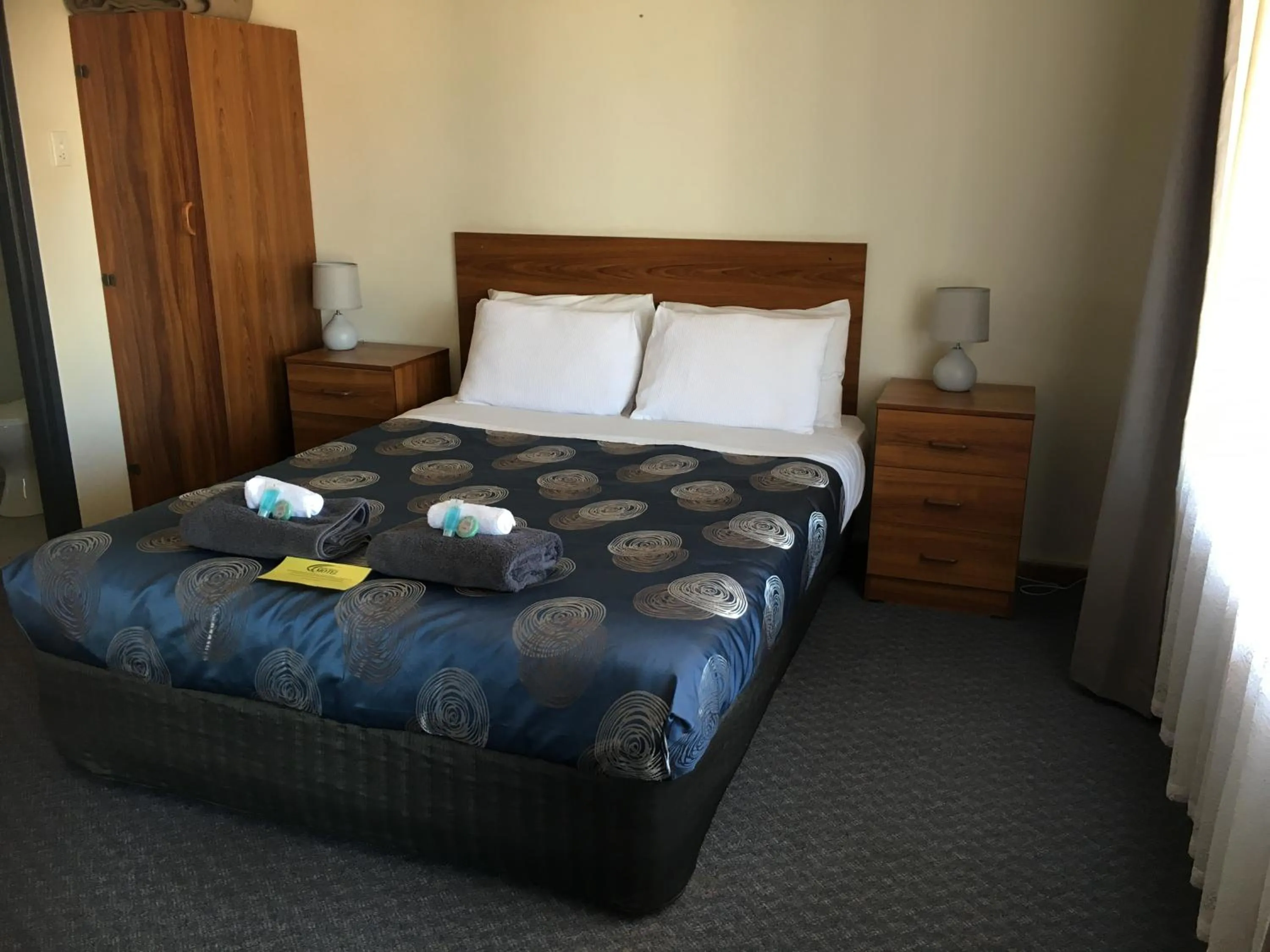 Bed in Airport Whyalla Motel