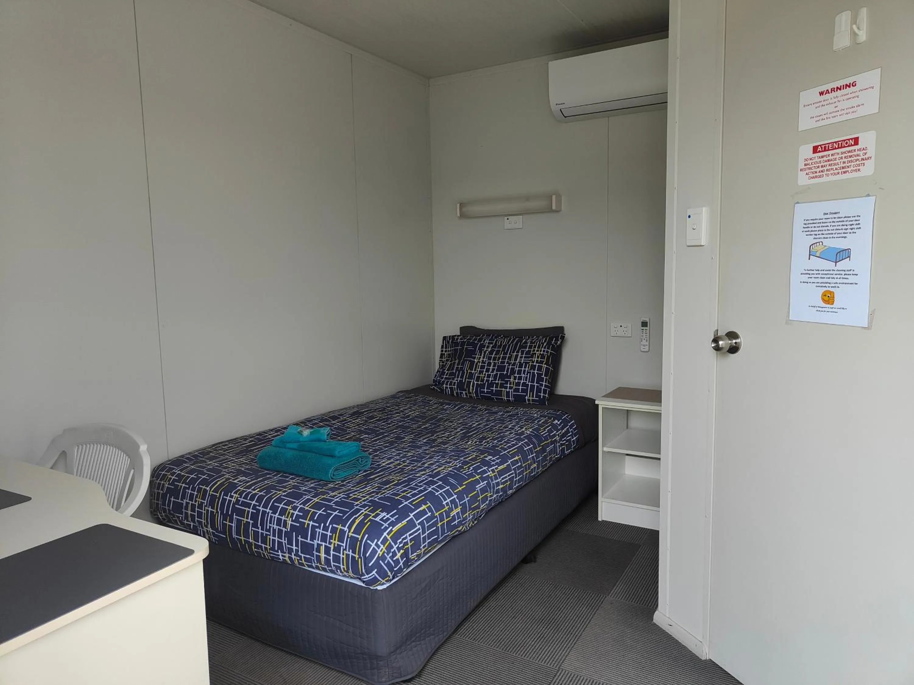 Bed in Airport Whyalla Motel