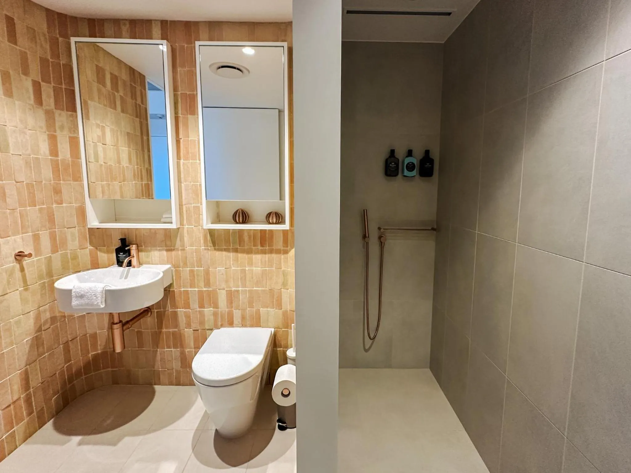 Shower in Hotel Ravesis