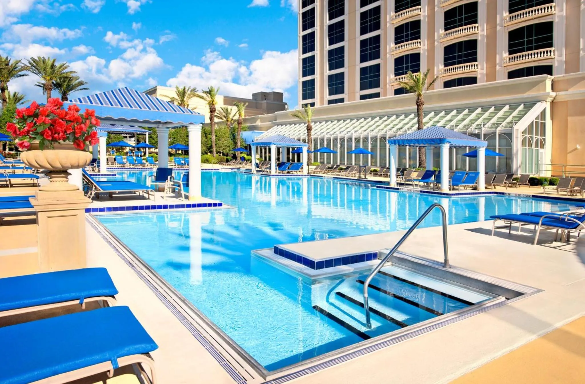 Swimming pool in Beau Rivage Resort & Casino