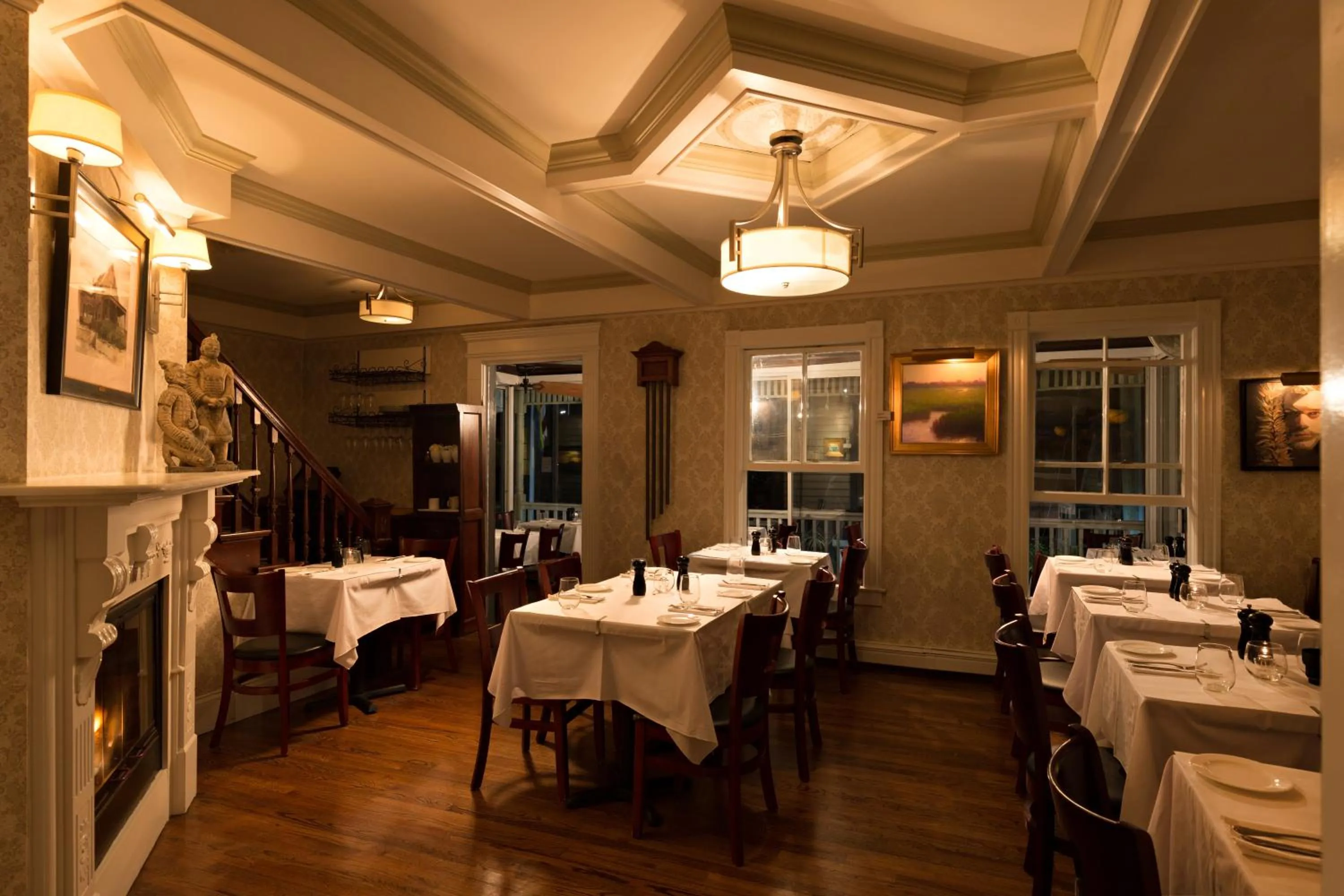 Food and drinks in Crowne Pointe Historic Inn Adults Only