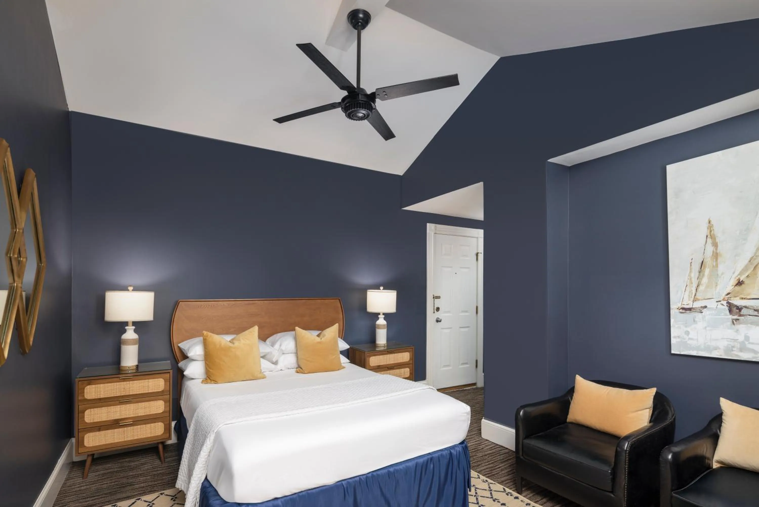 Photo of the whole room, Bed in Crowne Pointe Historic Inn Adults Only