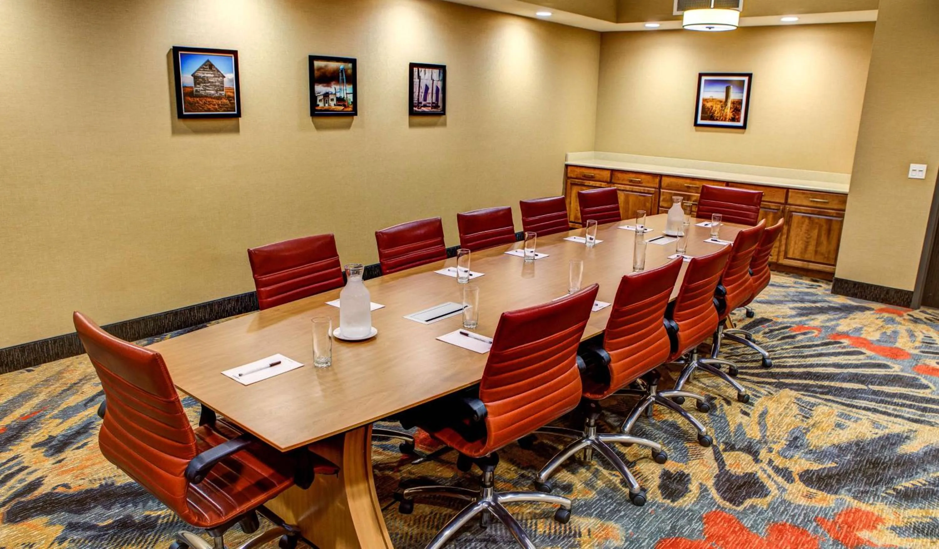 Meeting/conference room in DoubleTree by Hilton West Fargo Sanford Medical Center Area