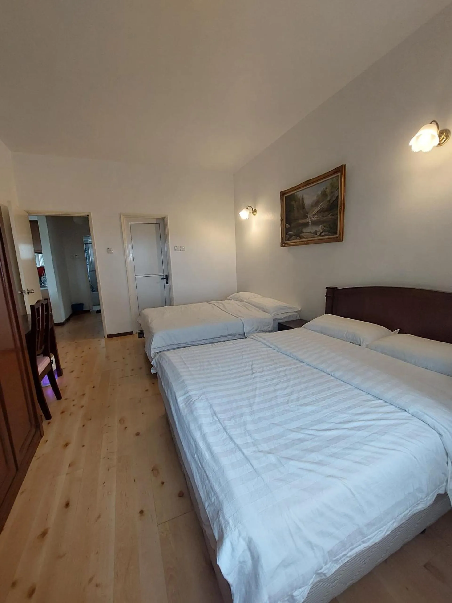 Bedroom, Bed in Little England B8