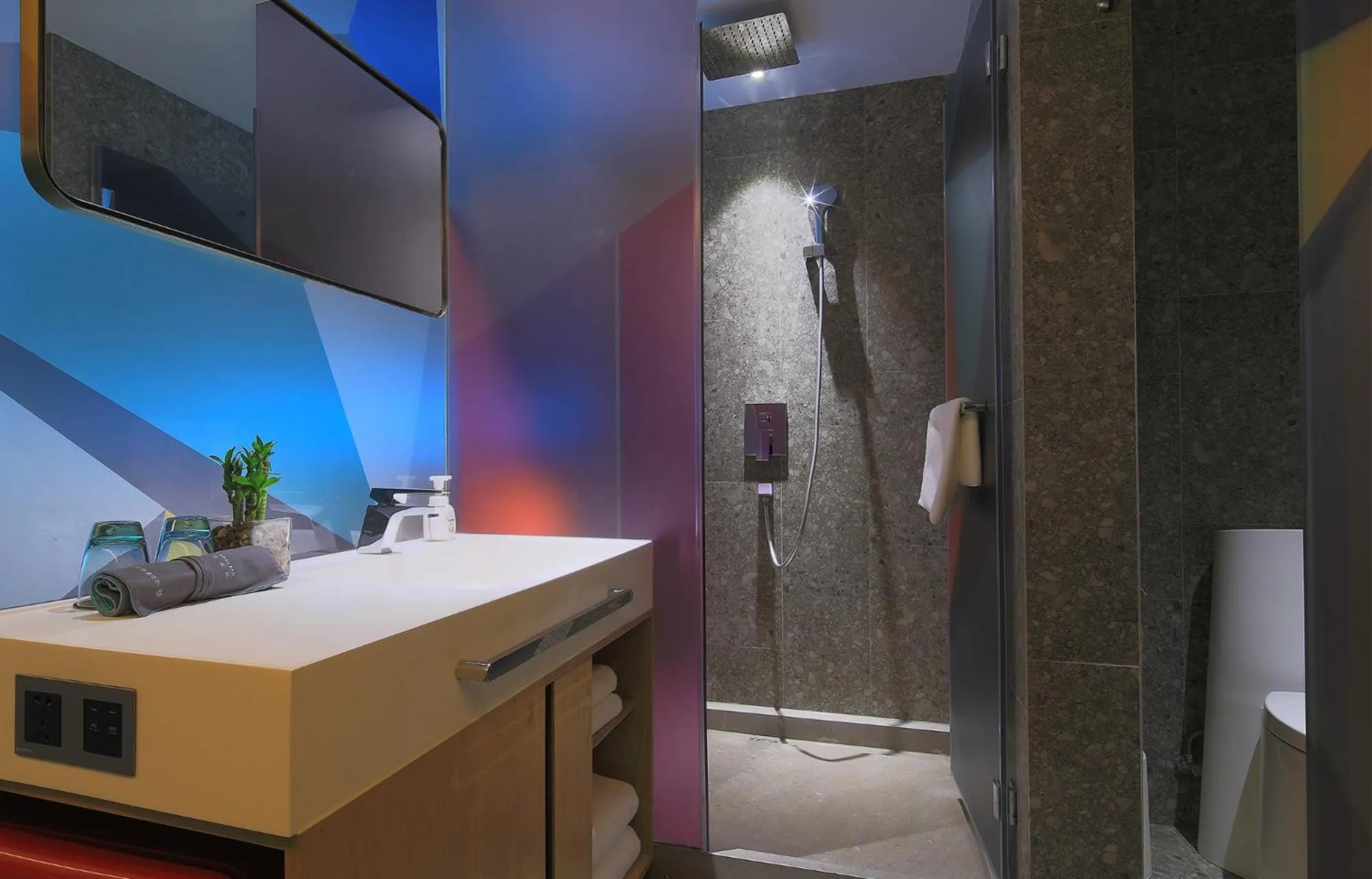 Shower in EBO Hotel (Hangzhou West Lake)