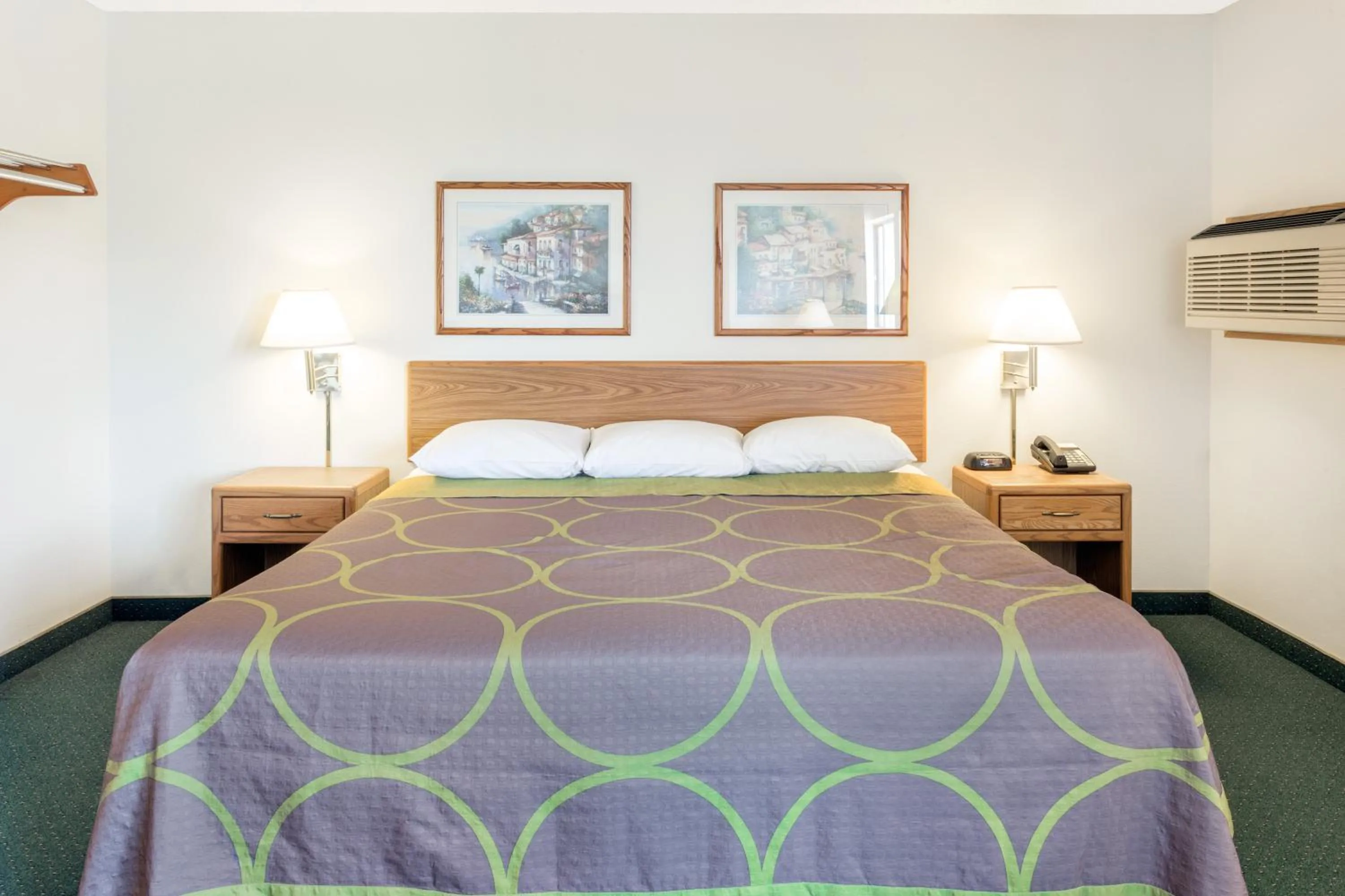 Bed in Budget inn & Suites