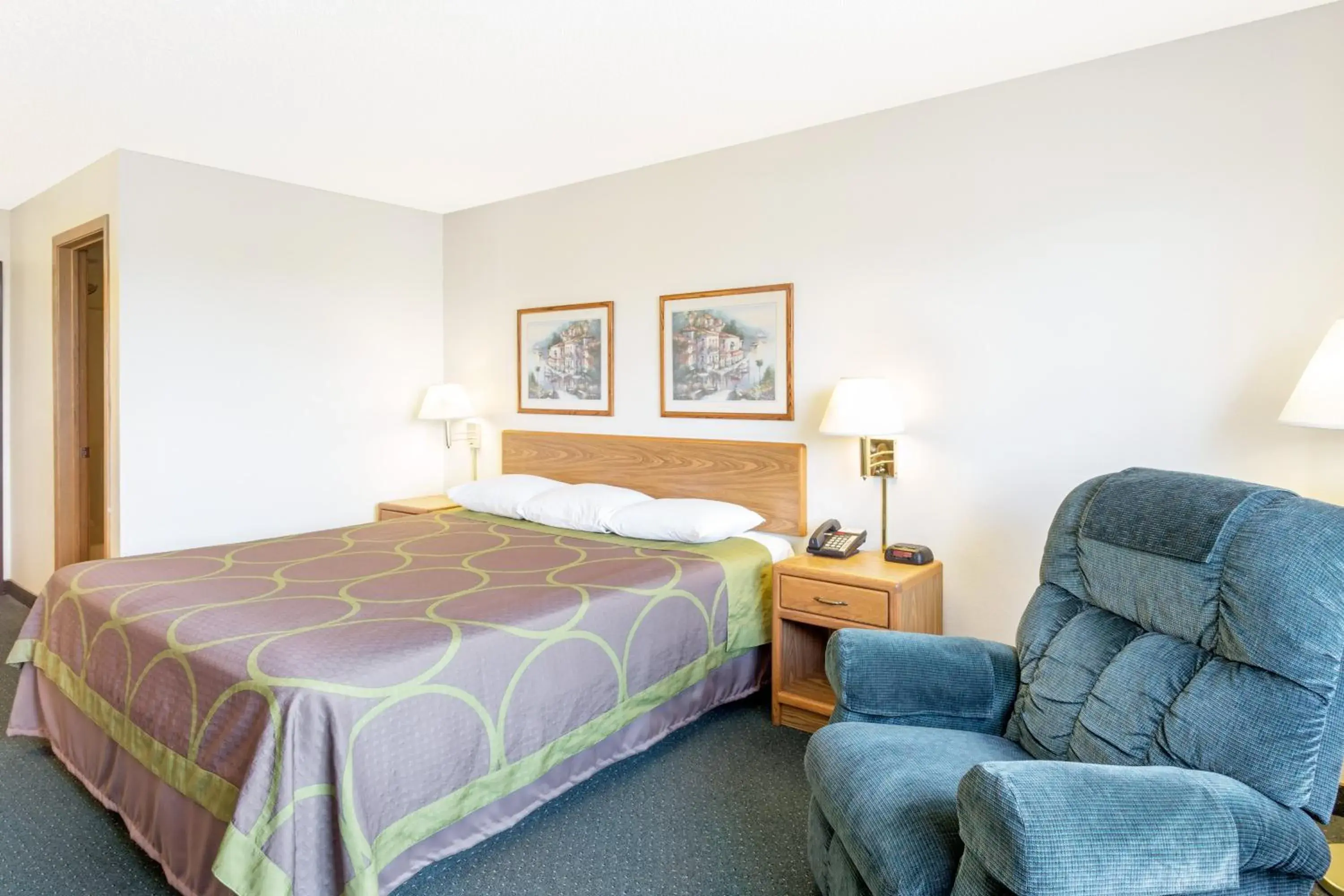 Budget Single KING Room in Budget inn & Suites Budget Single KING Room in Budget inn & Suites