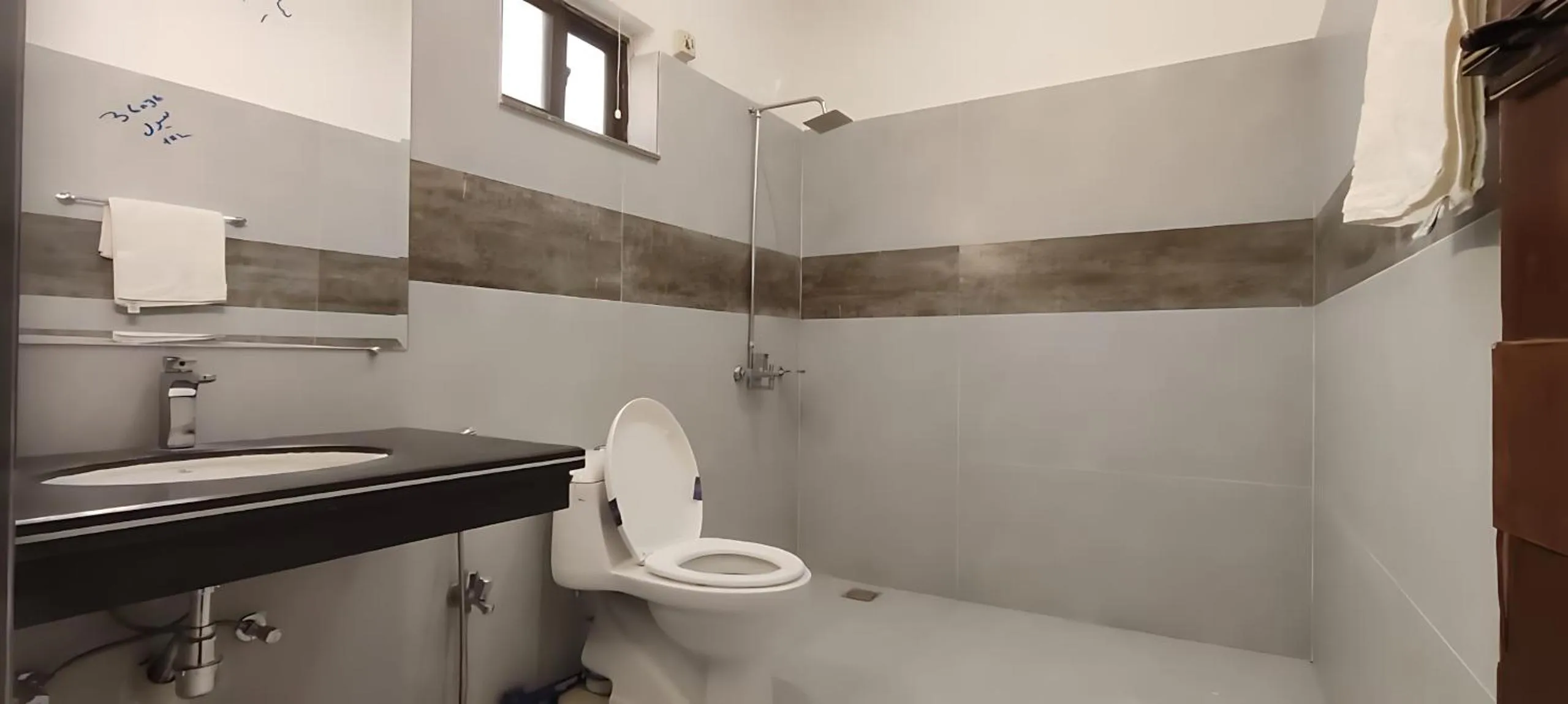 Bathroom in Mulberry Guest House F-11