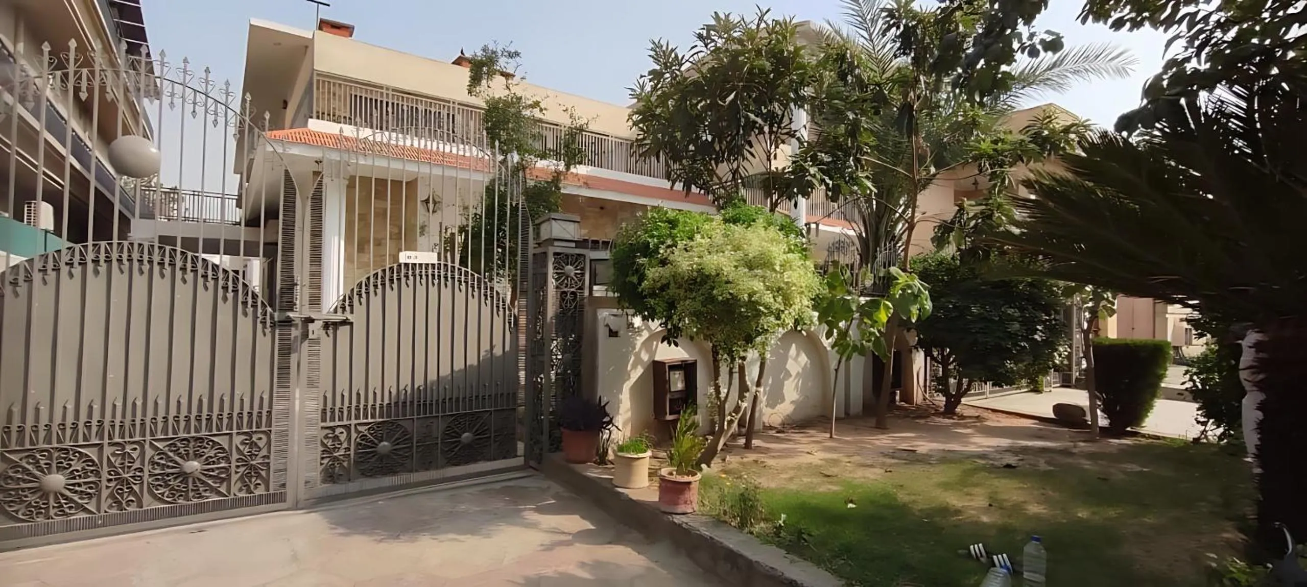 Property building in Mulberry Guest House F-11