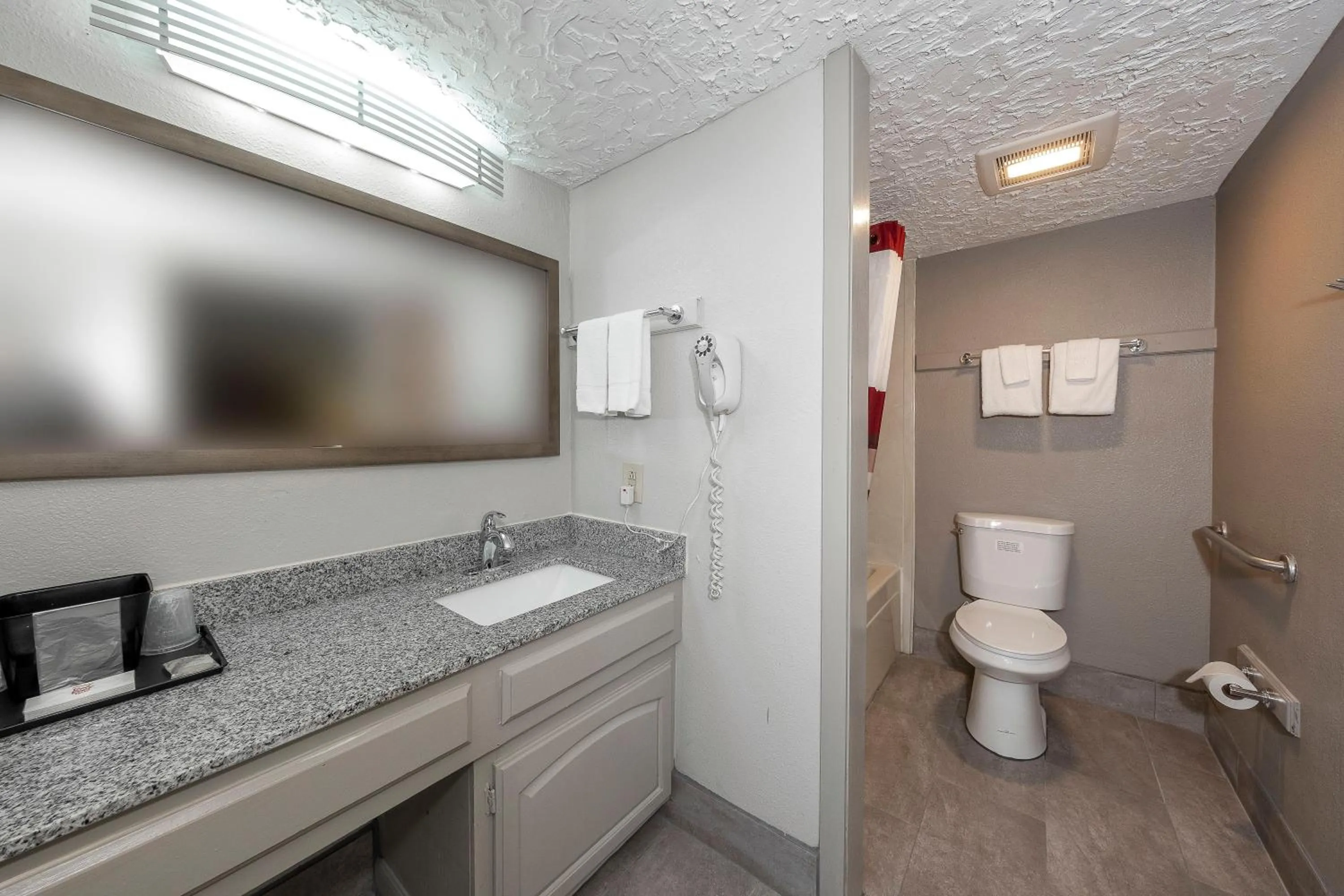 Bathroom in Red Roof Inn Monroe