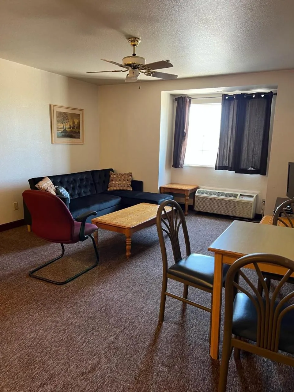 Living room in Boarders Inn & Suites by Cobblestone Hotels - Brush