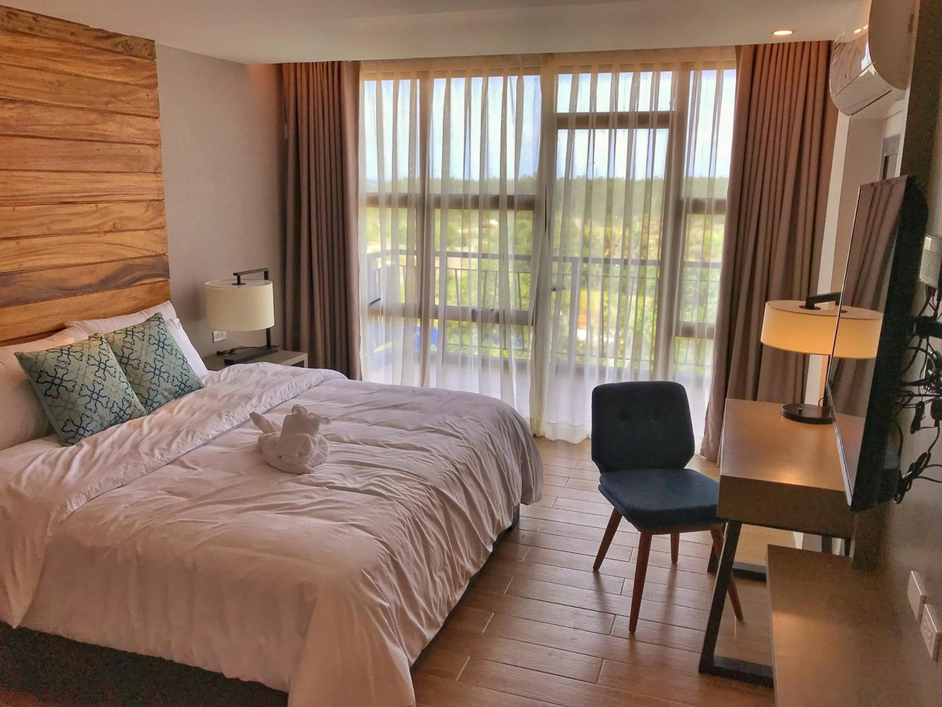 Bedroom, Bed in Crown Hotel at Harbour Springs Palawan Managed by Enderun Hotels