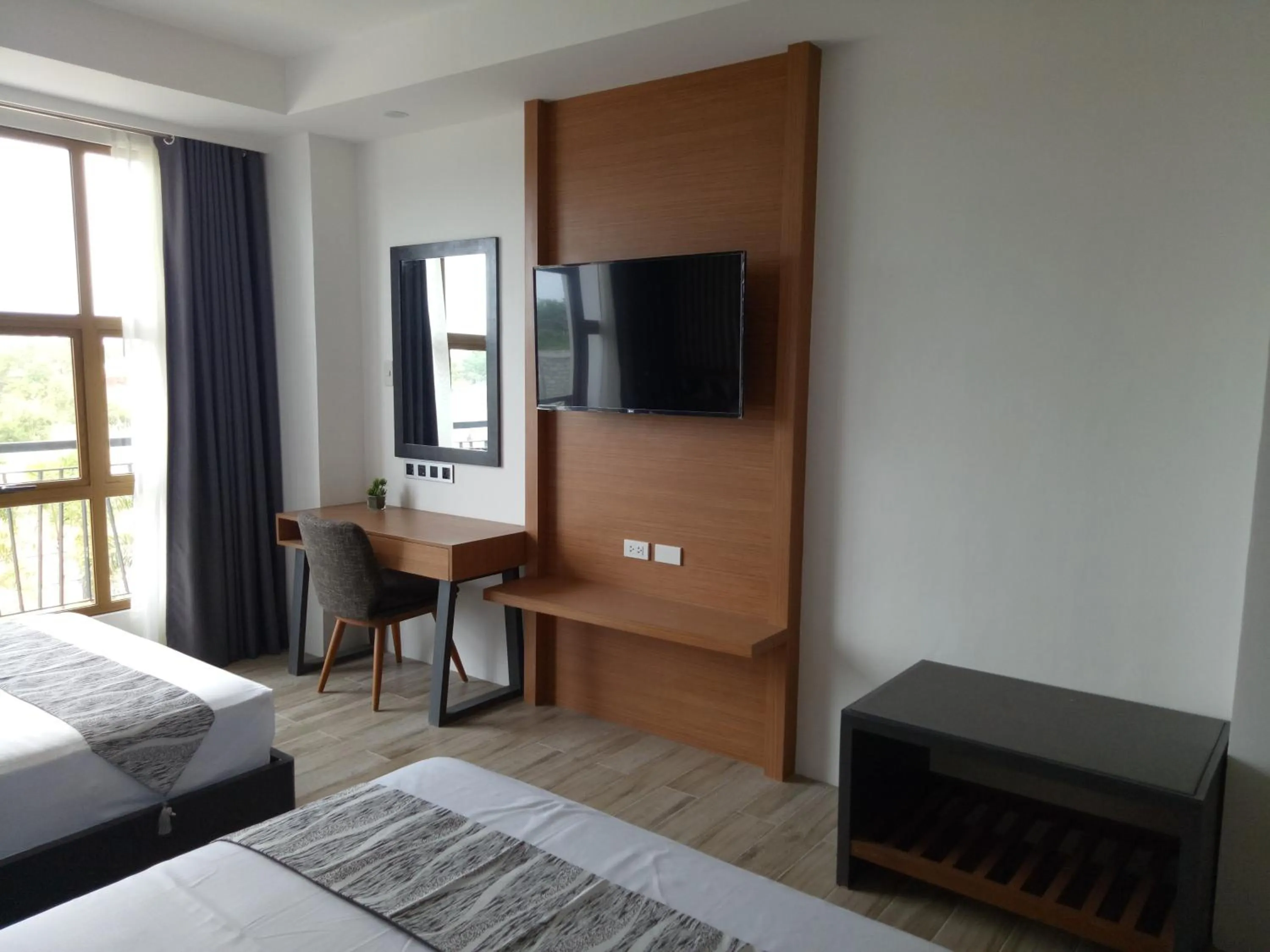 TV and multimedia, Bed in Crown Hotel at Harbour Springs Palawan Managed by Enderun Hotels