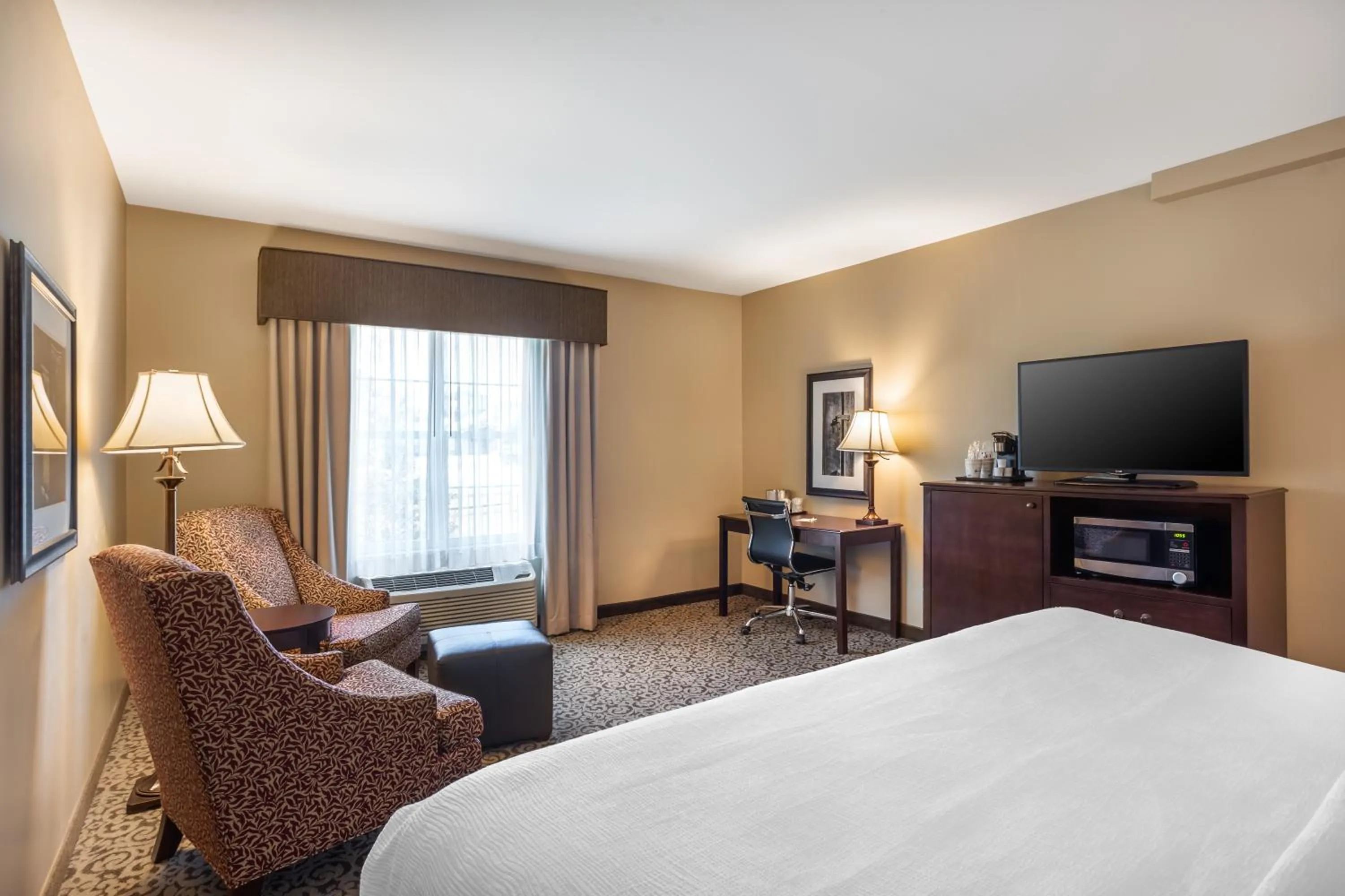 View (from property/room), Bed in Best Western Plus Intercourse Village Inn