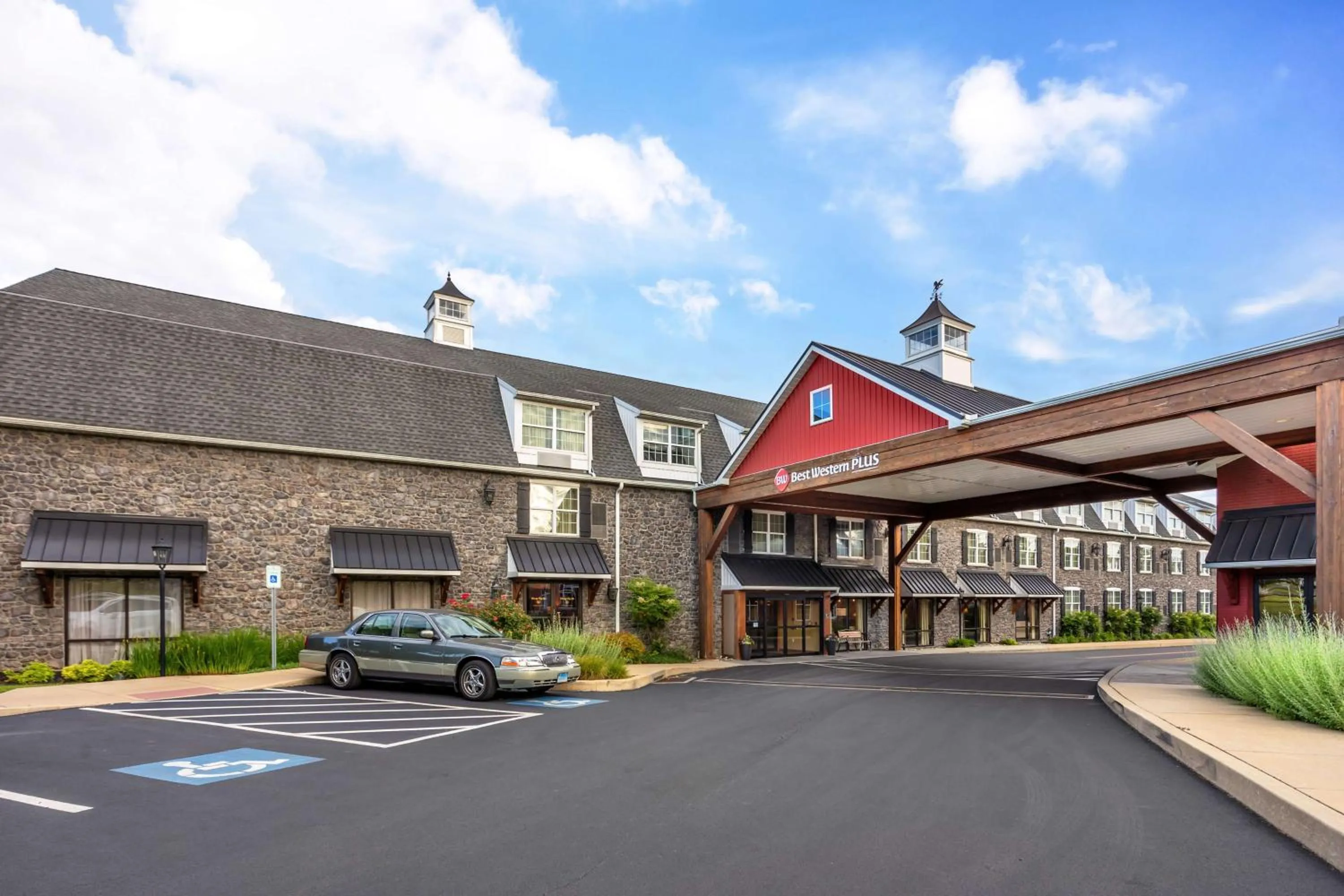 Property building in Best Western Plus Intercourse Village Inn