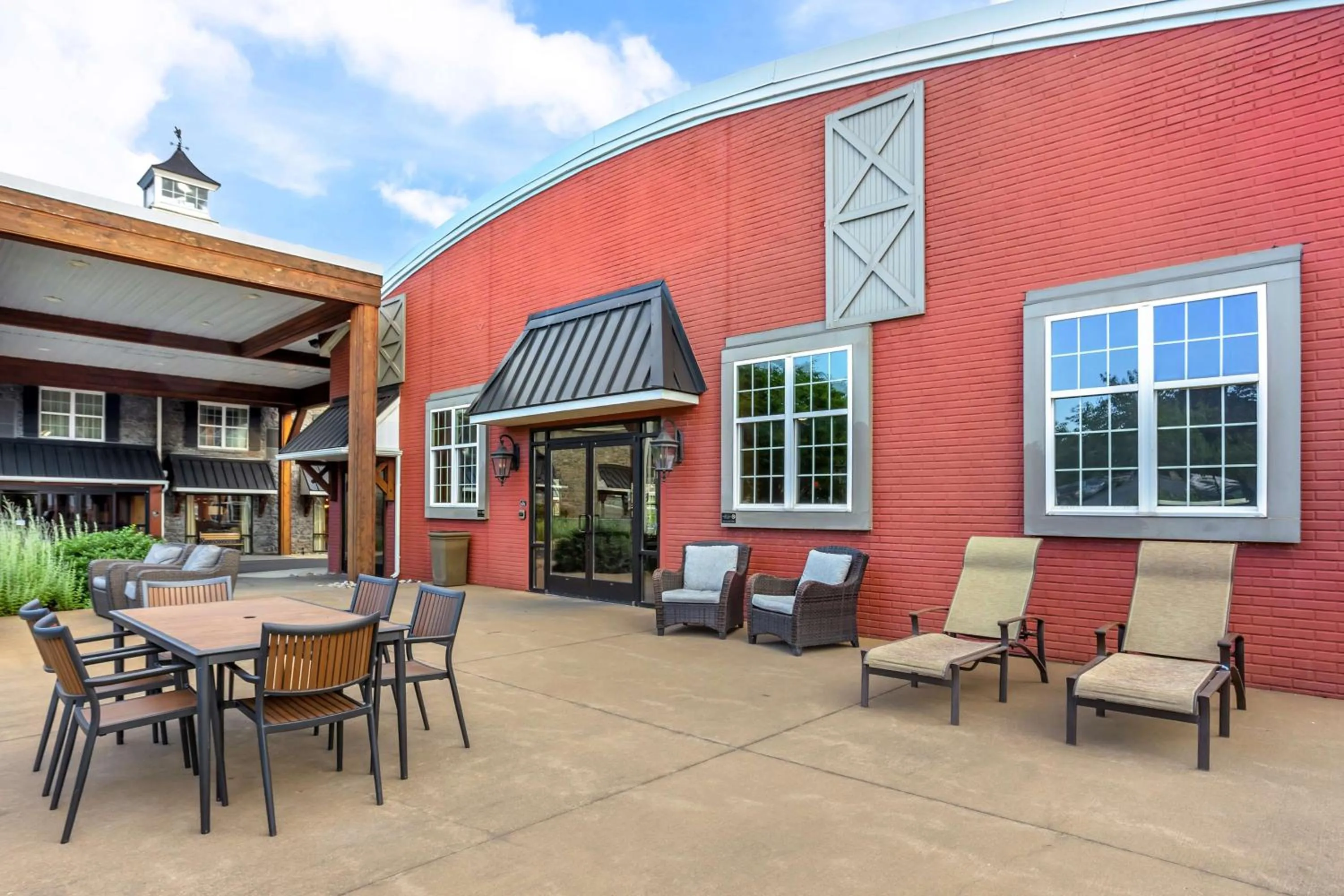 Property building in Best Western Plus Intercourse Village Inn