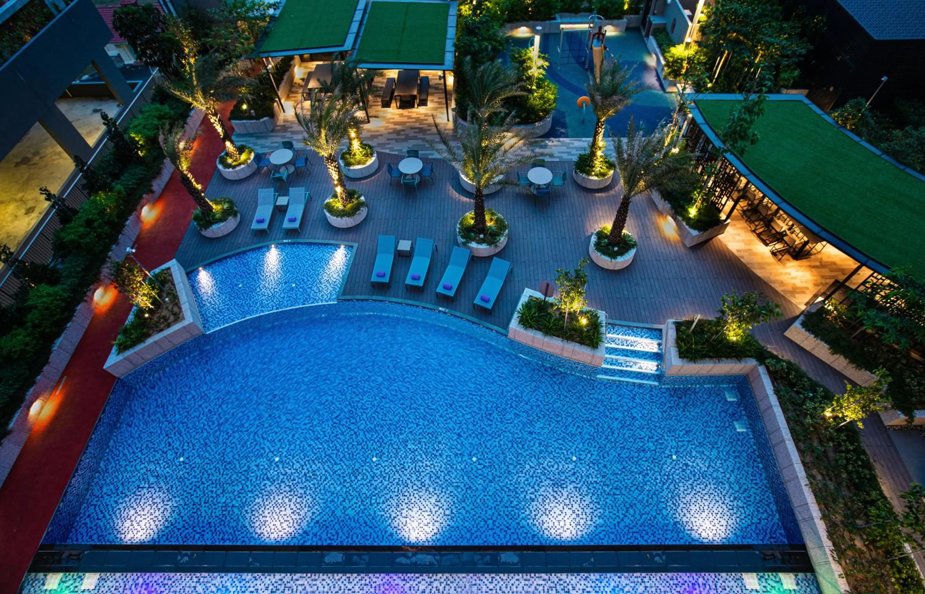 Swimming pool in Citadines Balestier Singapore