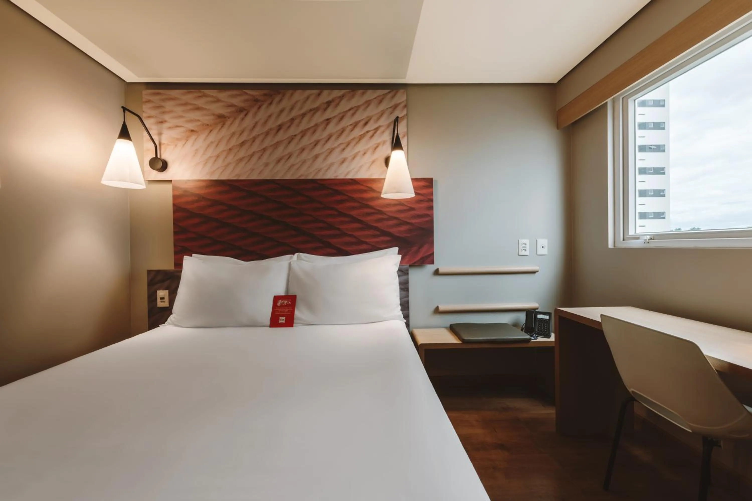 Photo of the whole room, Bed in ibis Juazeiro do Norte