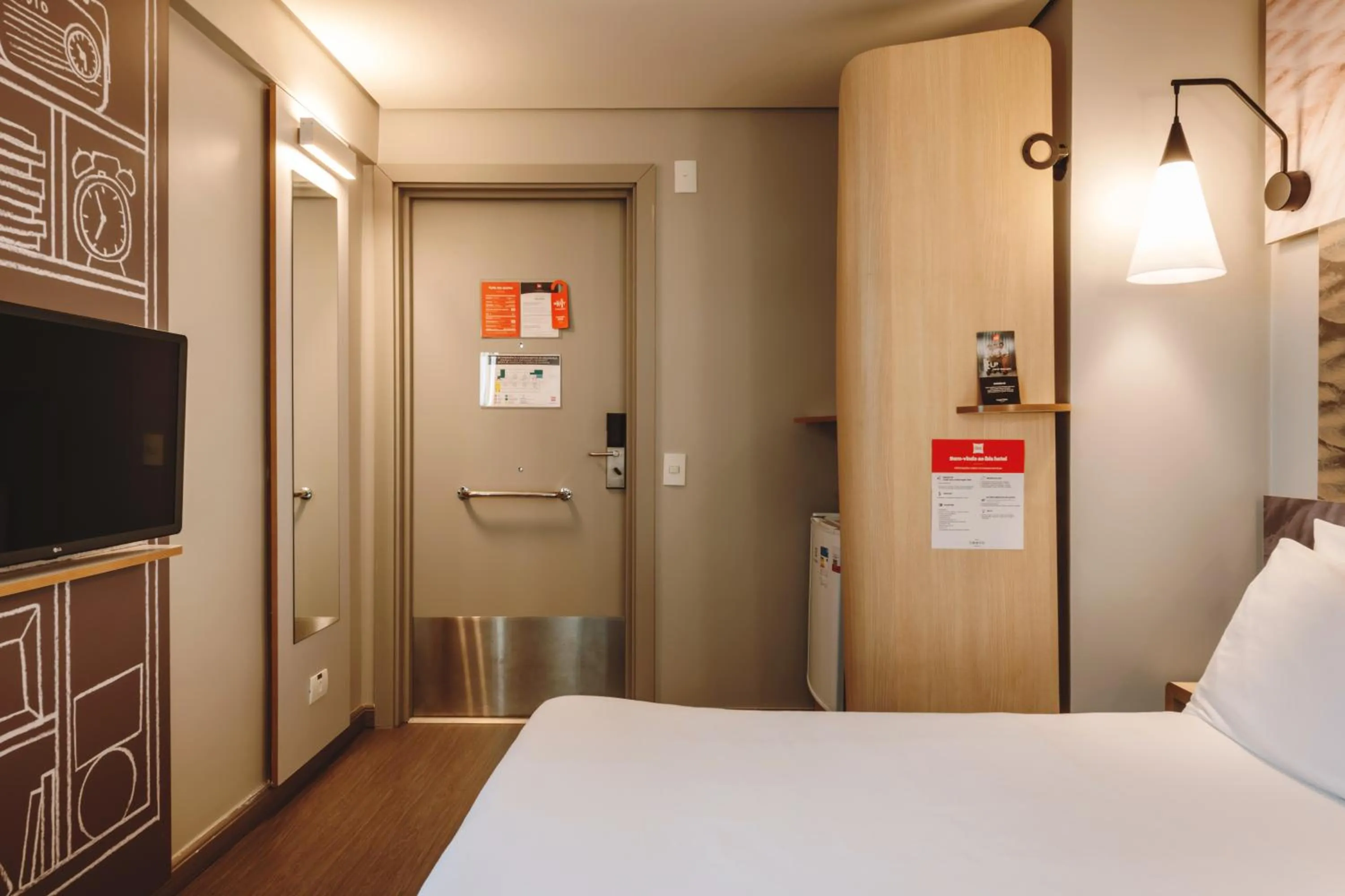 Photo of the whole room, Bed in ibis Juazeiro do Norte