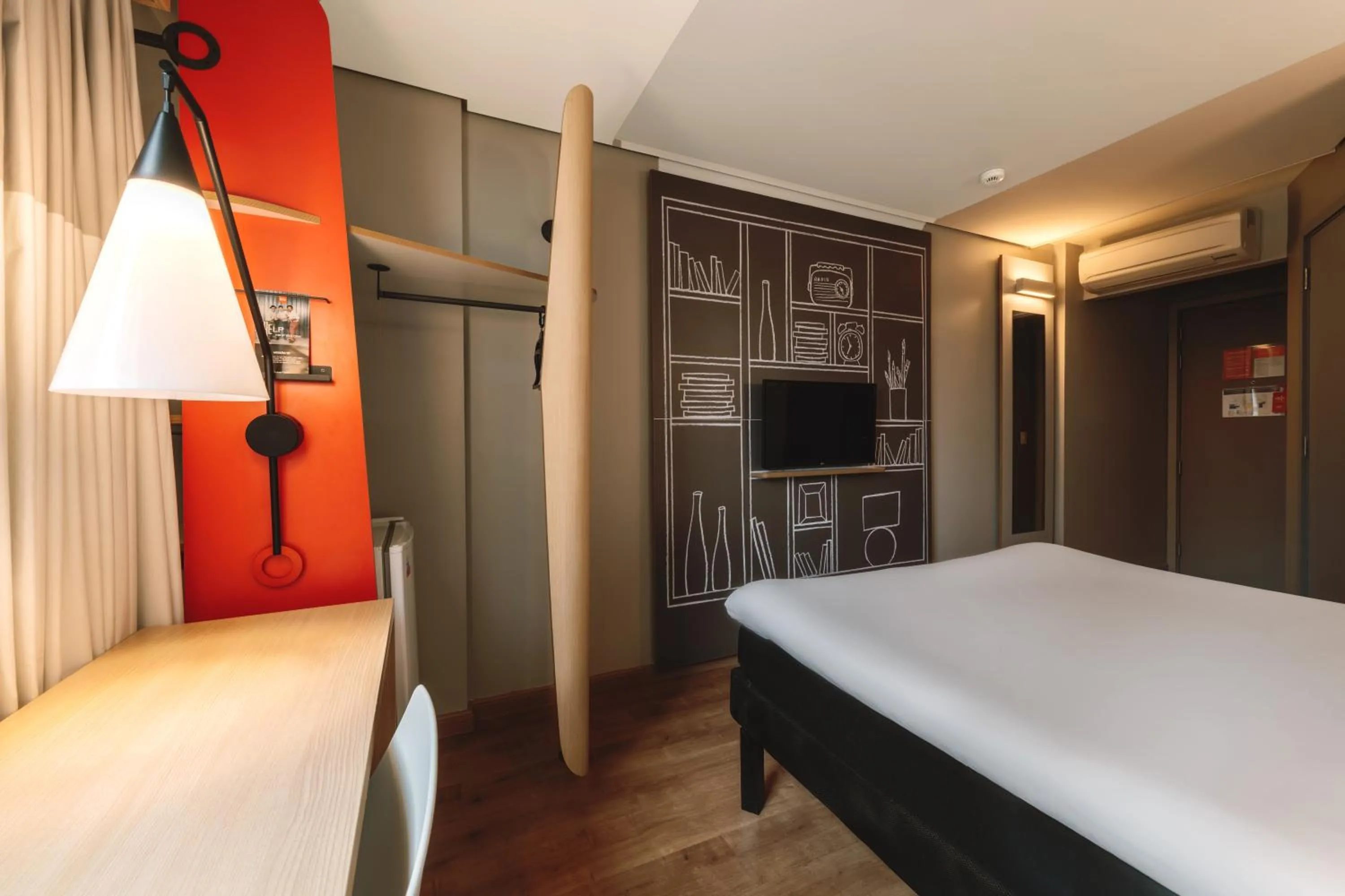 Photo of the whole room, Bed in ibis Juazeiro do Norte