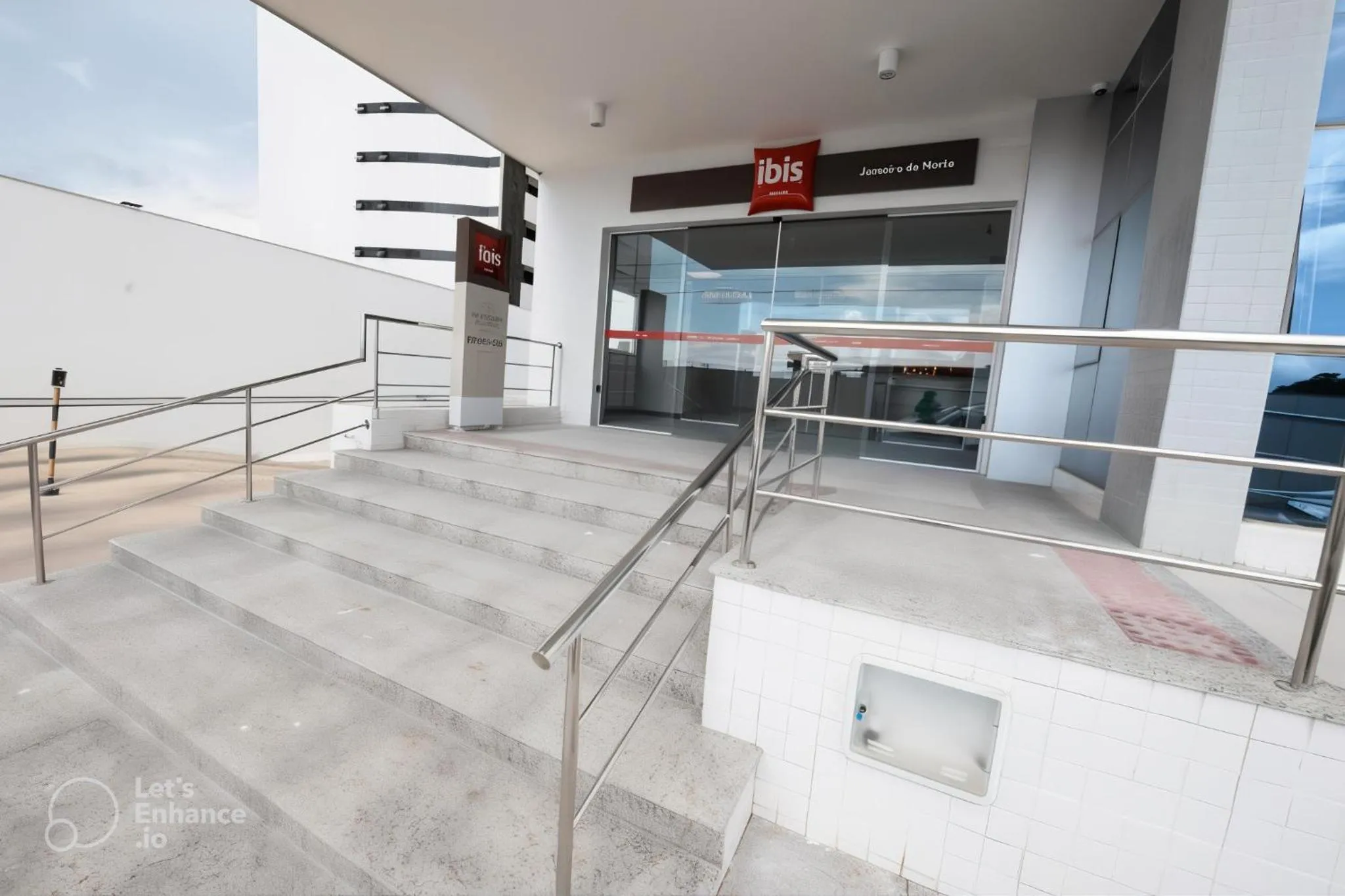 Facade/entrance in ibis Juazeiro do Norte