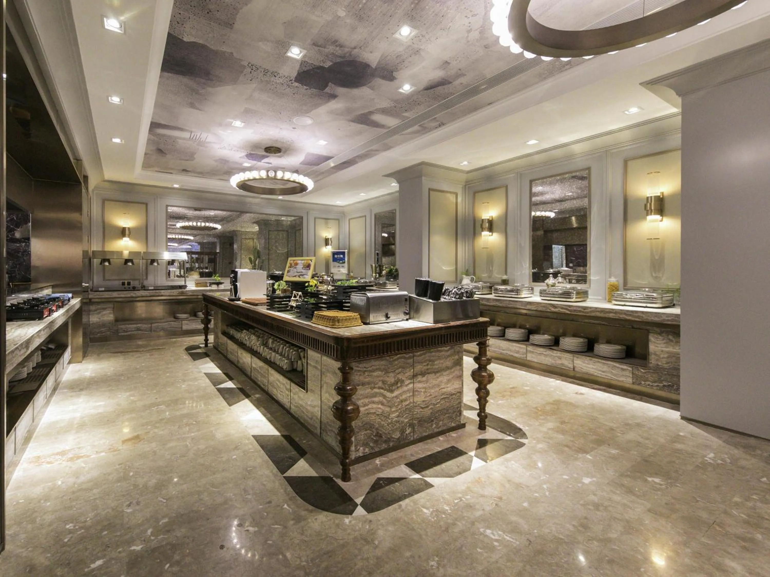 Restaurant/places to eat in Mercure Xi'an Downtown