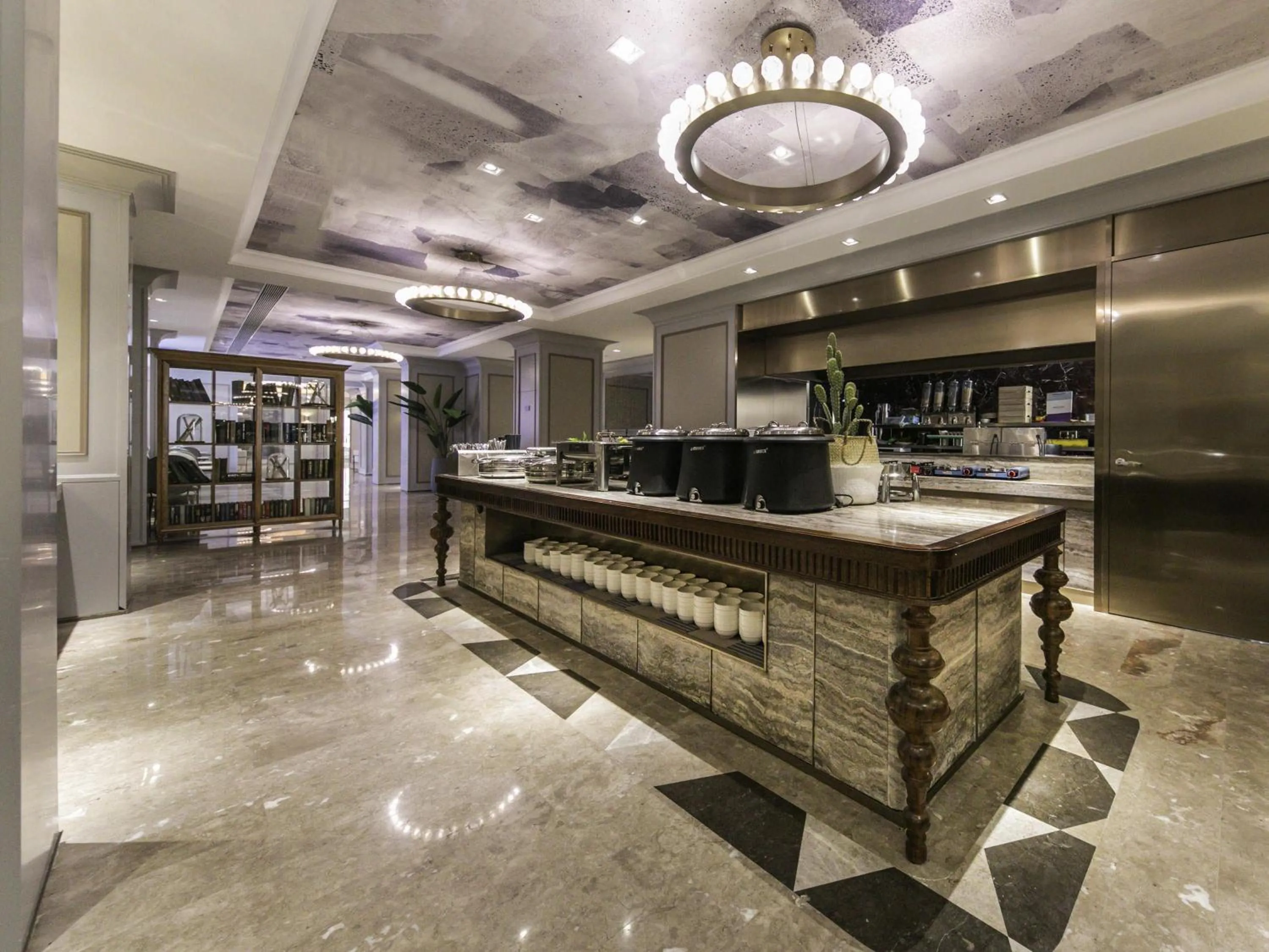 Restaurant/places to eat in Mercure Xi'an Downtown