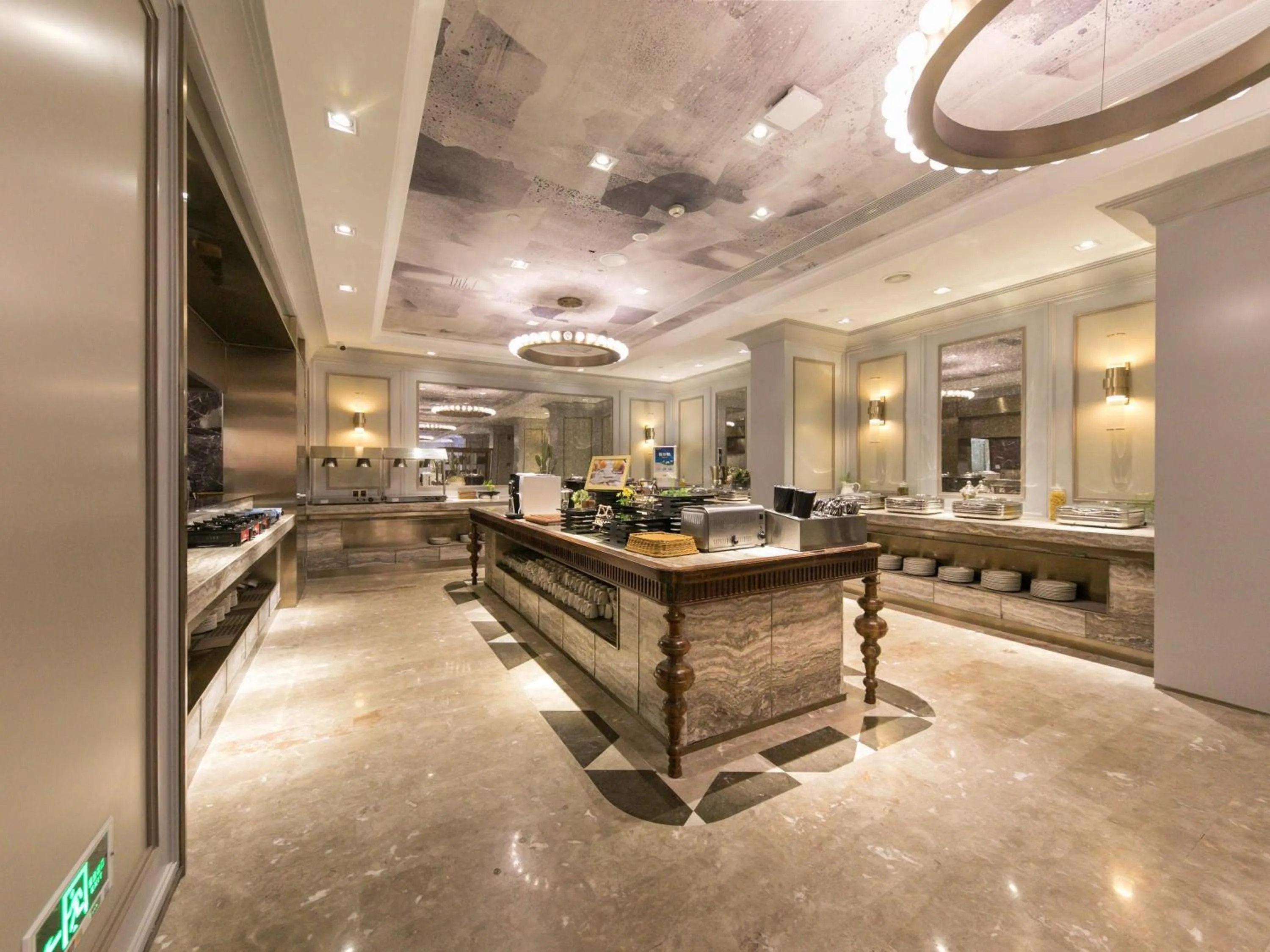 Restaurant/places to eat in Mercure Xi'an Downtown