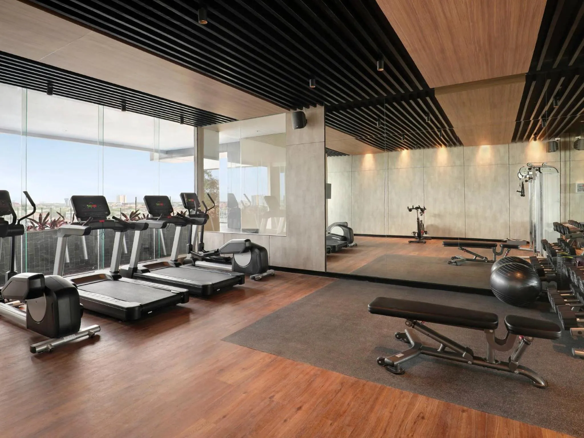 Fitness centre/facilities in Movenpick Surabaya City