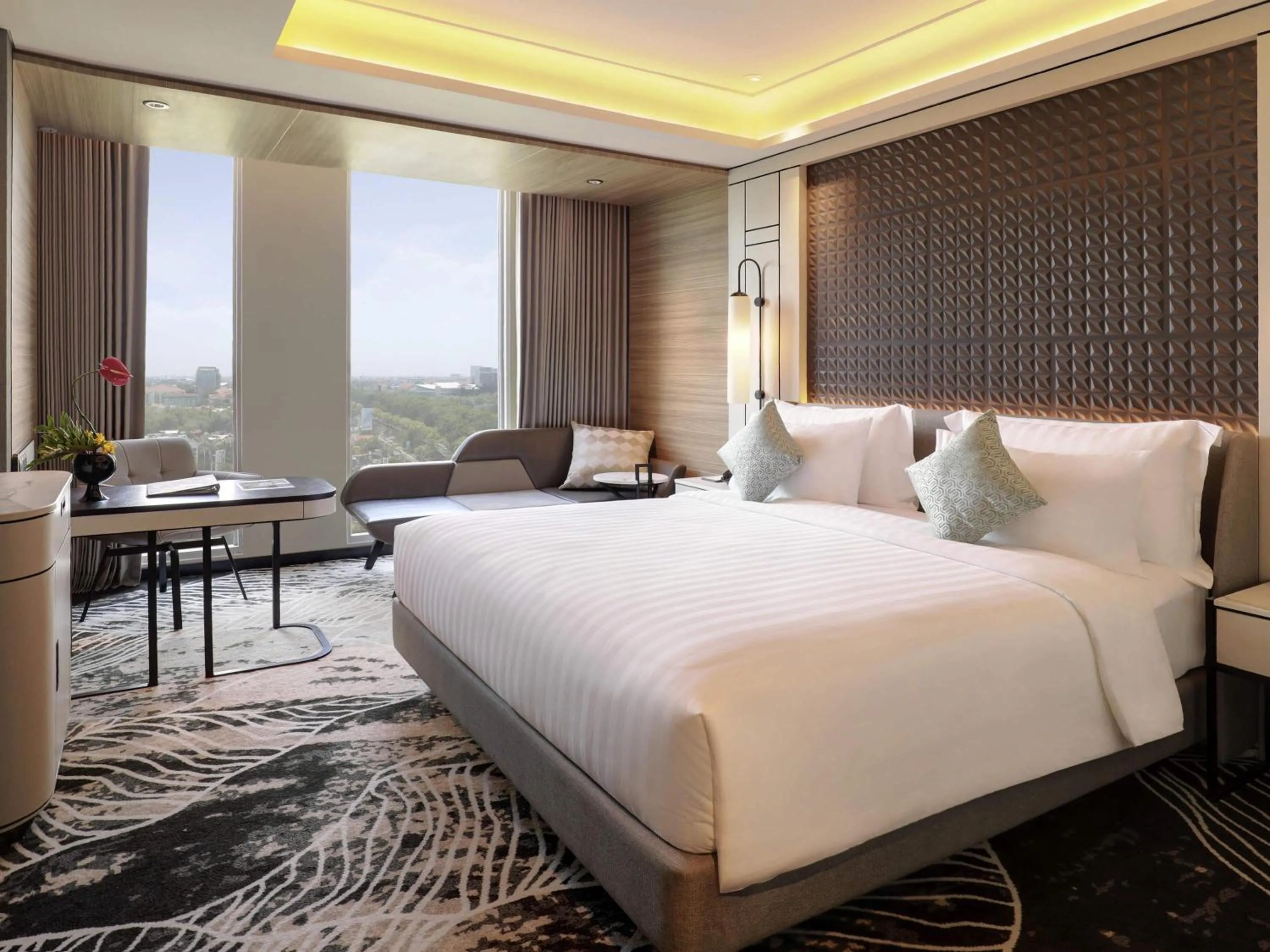 Bedroom, Bed in Movenpick Surabaya City