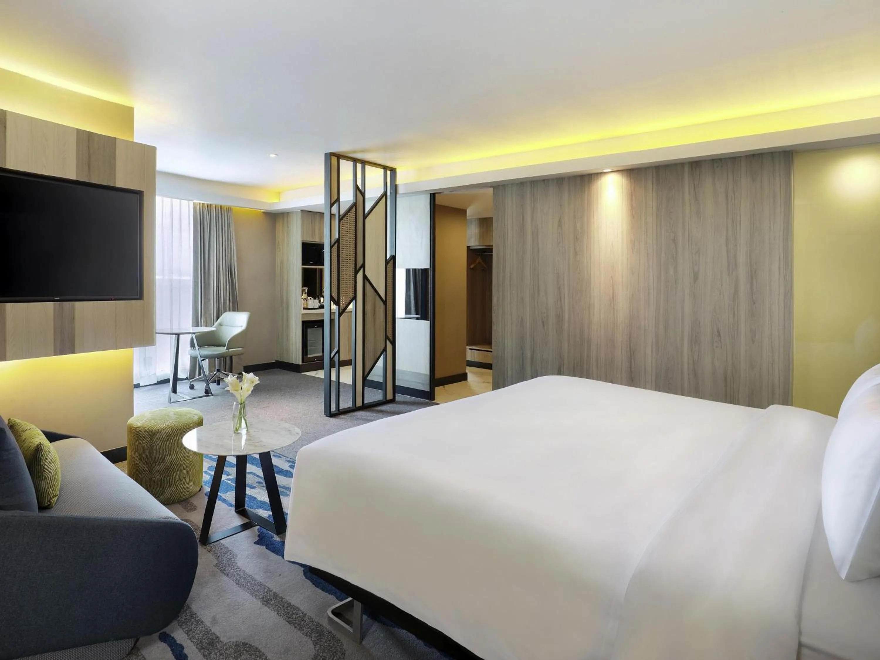 Bedroom, Bed in Novotel Suites Yogyakarta Malioboro