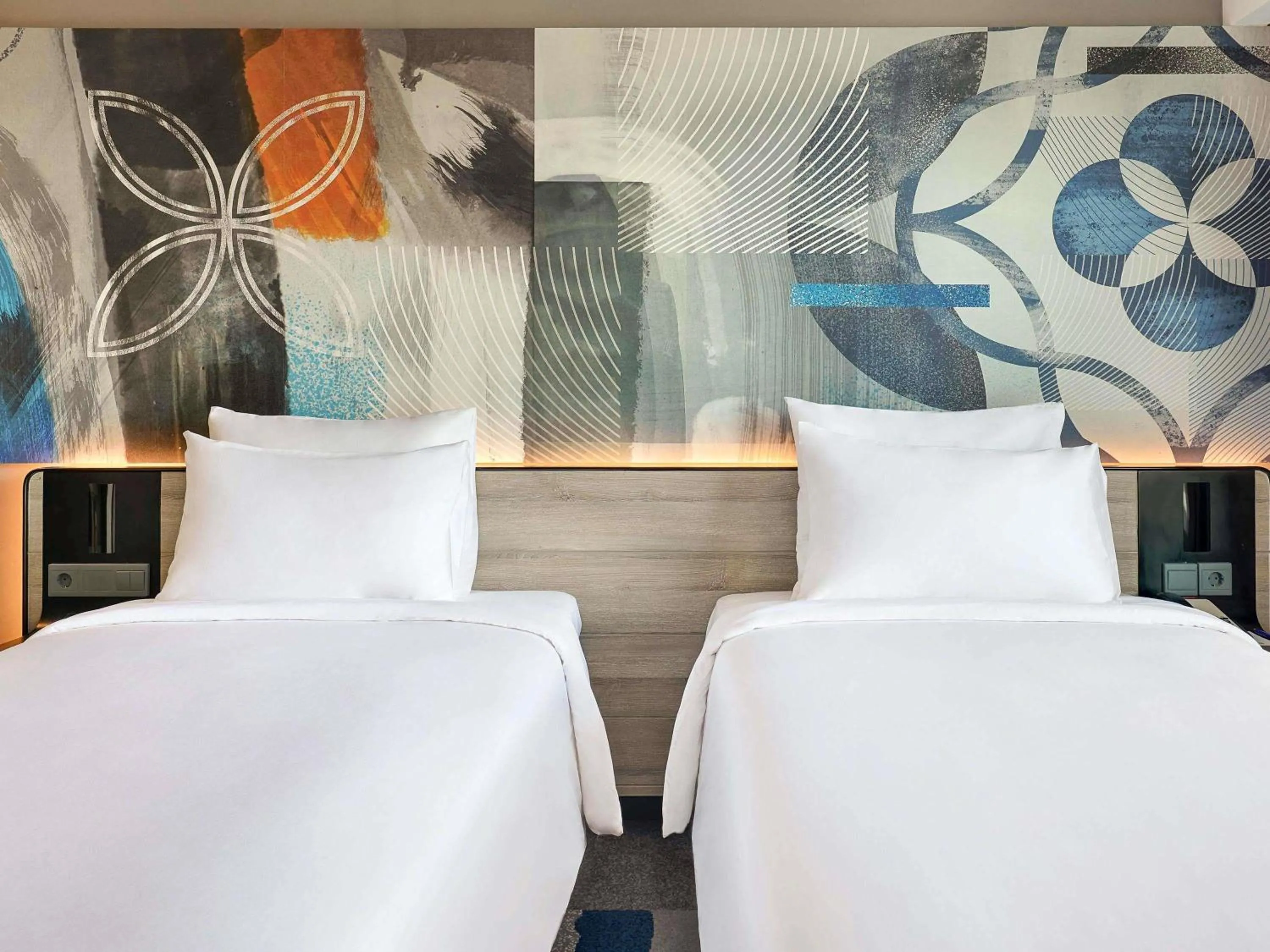 Bedroom, Bed in Novotel Suites Yogyakarta Malioboro