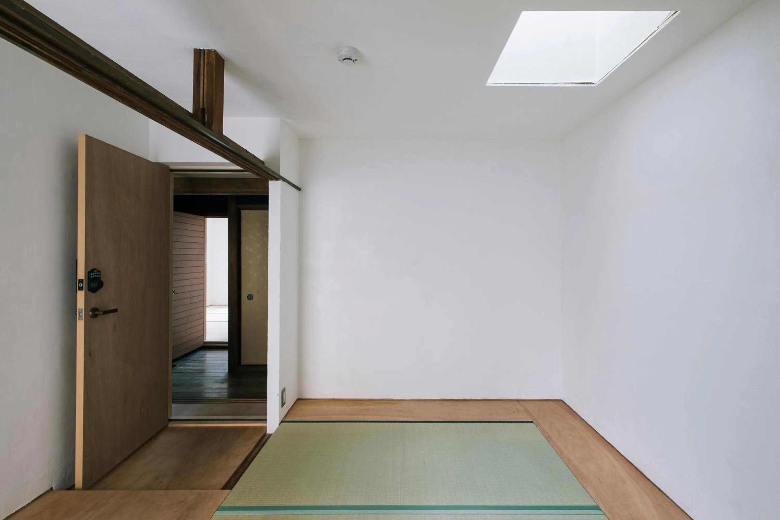 Photo of the whole room in Atelier & Hostel Nagaisa-Ura