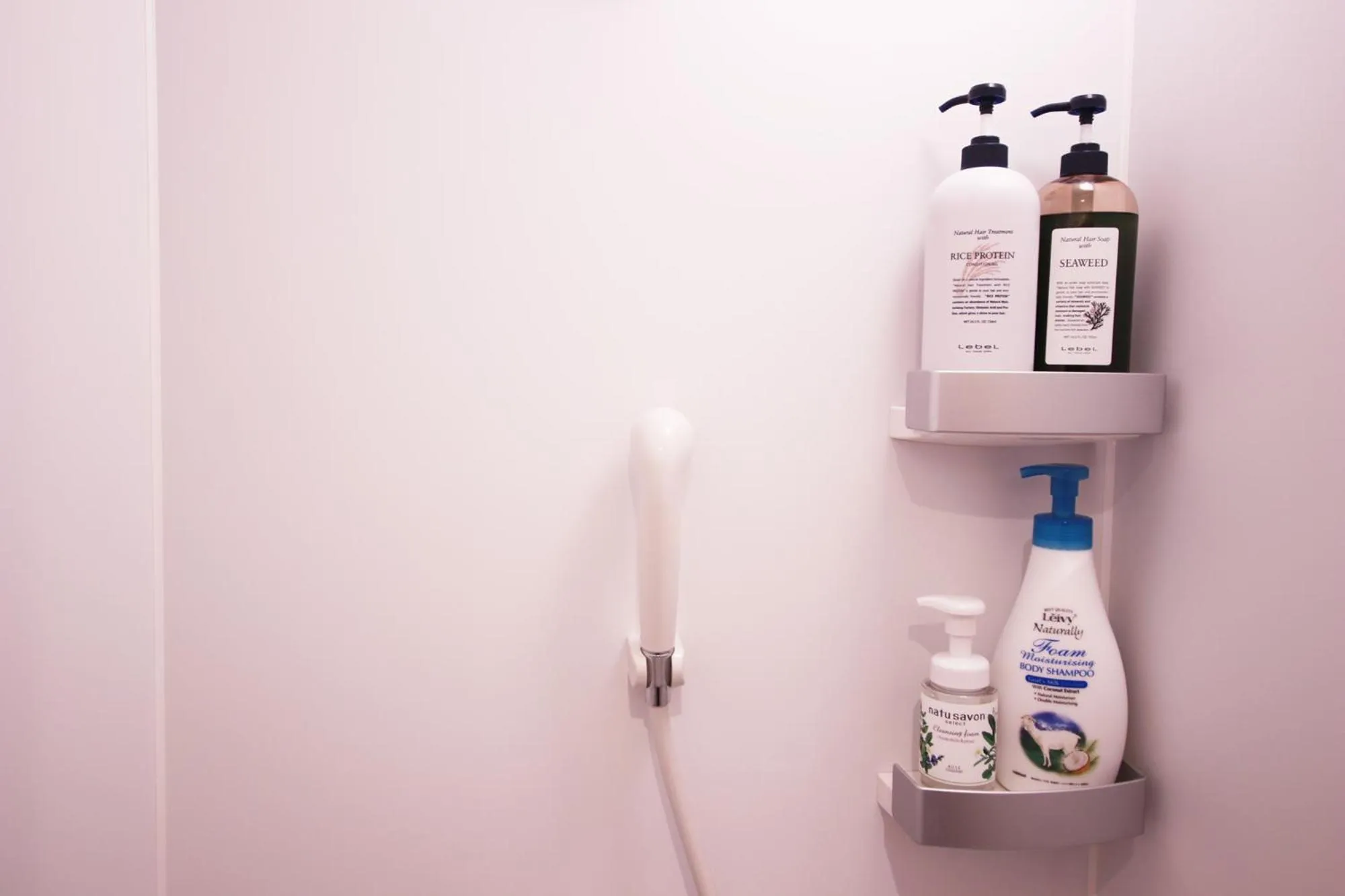 Shower in Atelier & Hostel Nagaisa-Ura