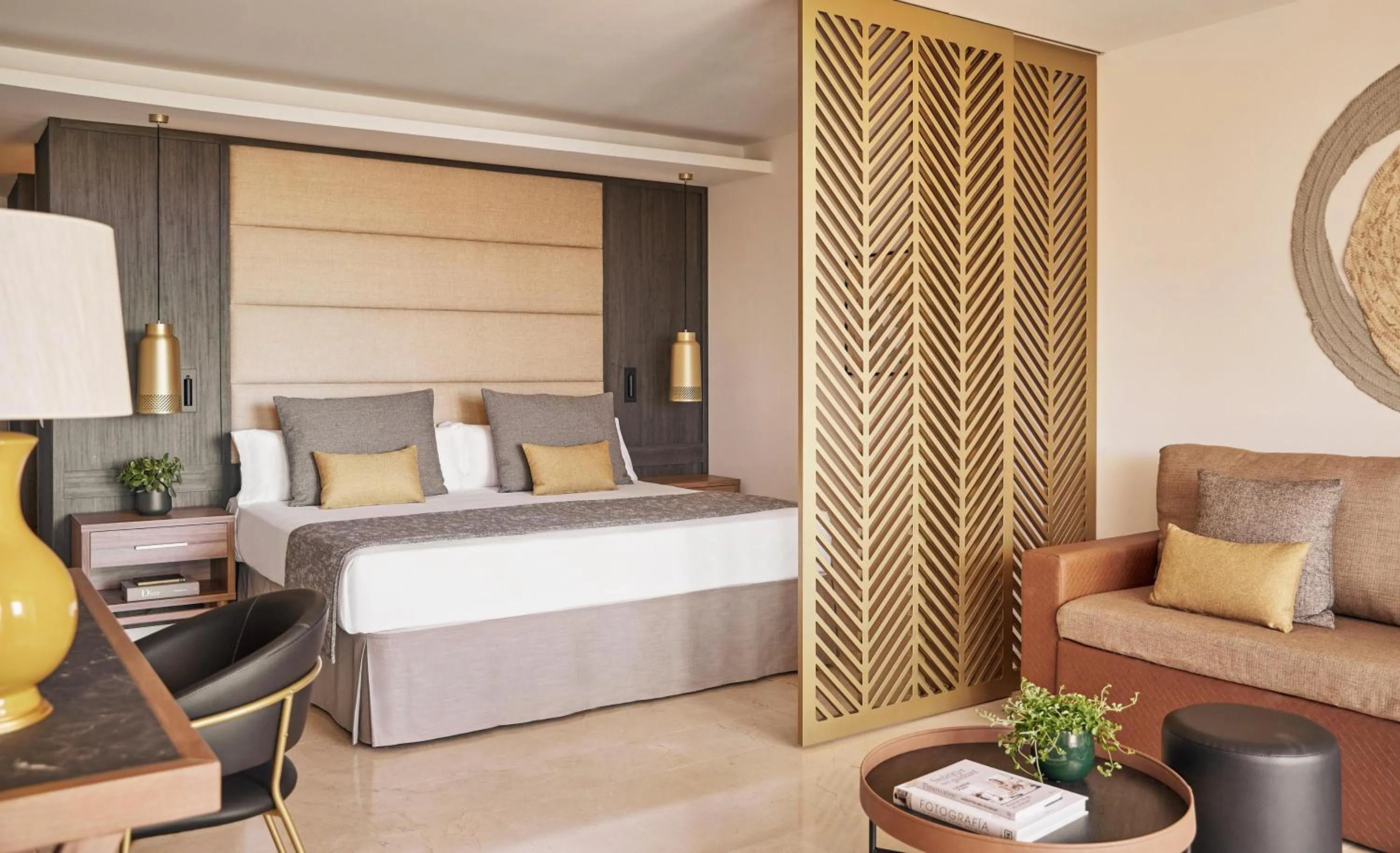 Photo of the whole room, Bed in Zafiro Palace Andratx