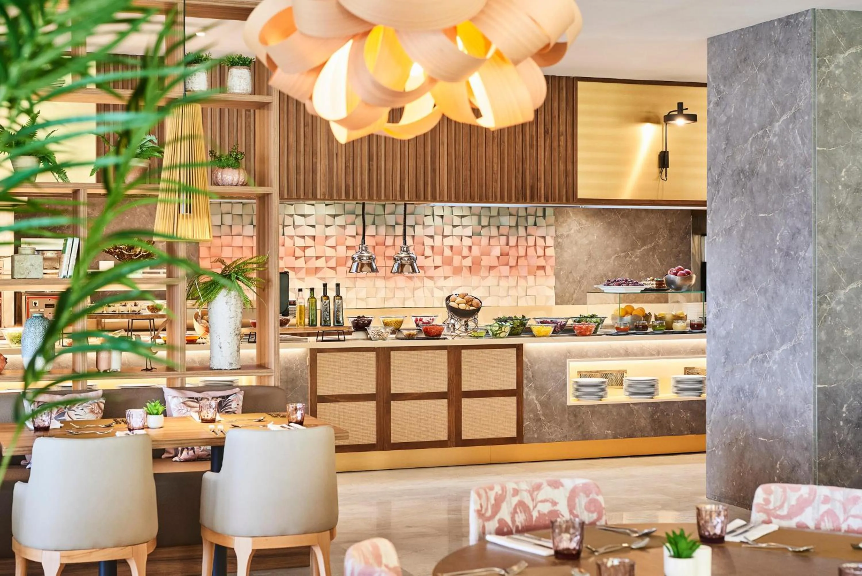 Restaurant/places to eat in Zafiro Palace Andratx