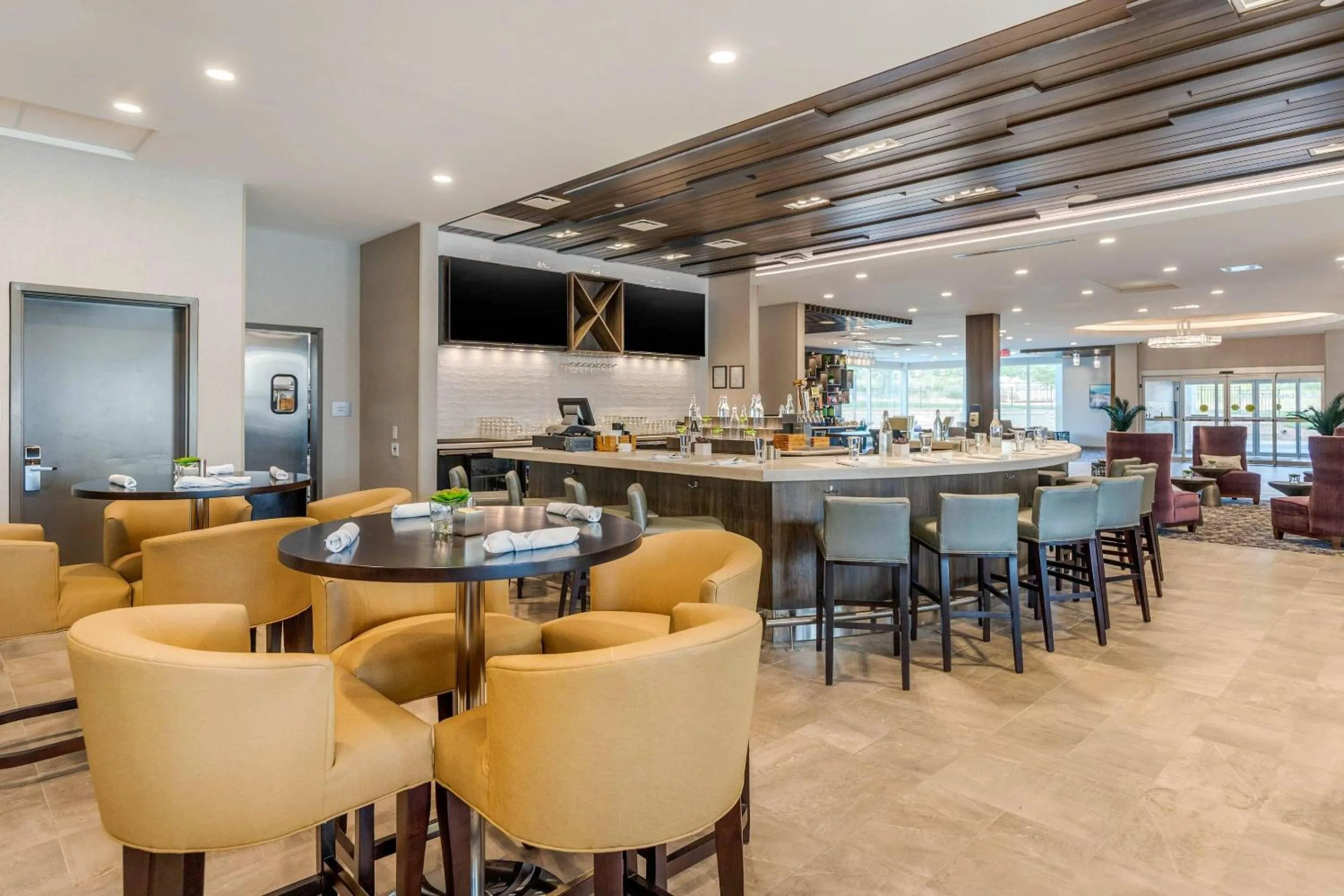 Restaurant/places to eat in Cambria Hotel Fort Mill