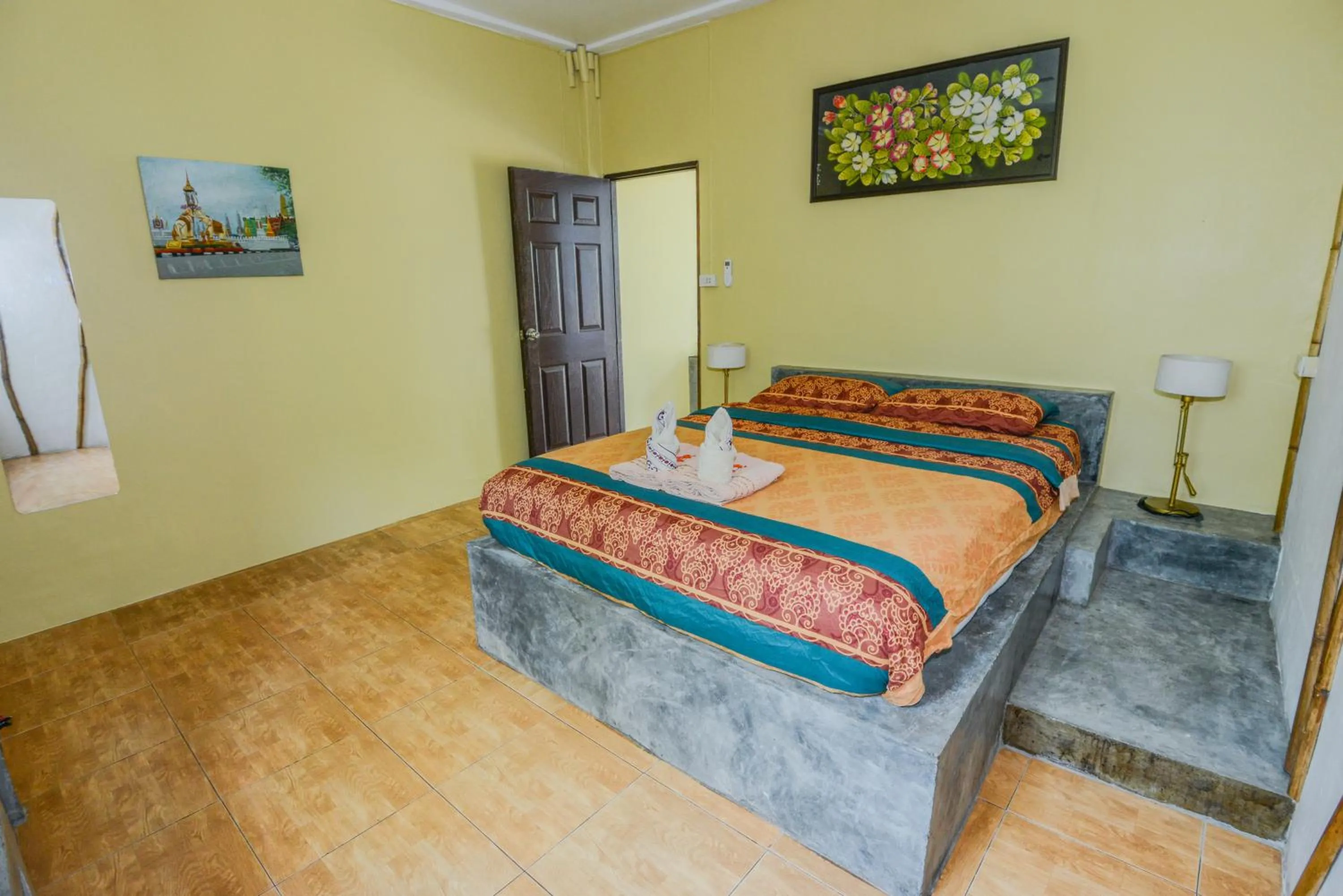 Bed in Sairee View Resort