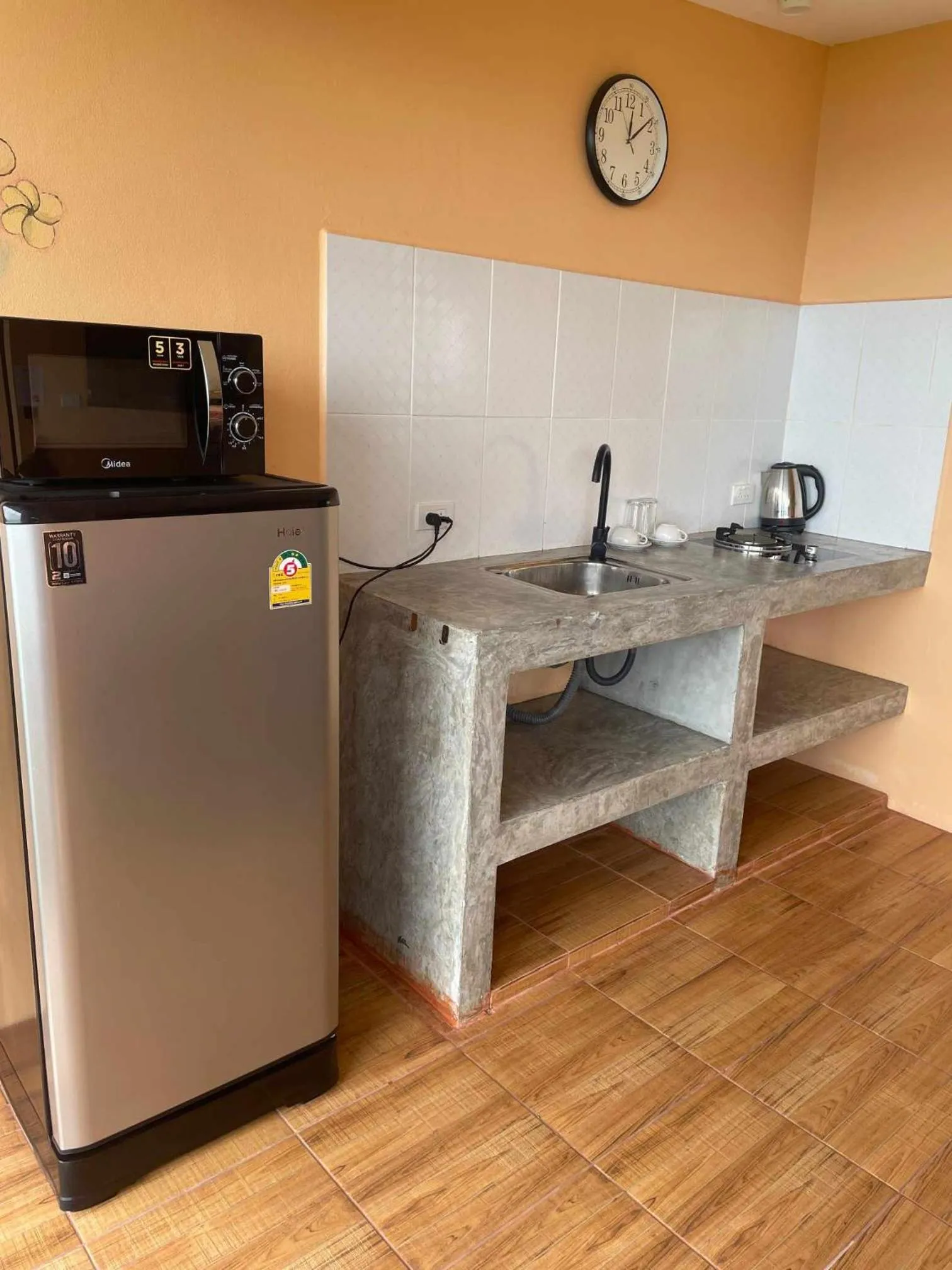 Kitchen or kitchenette in Sairee View Resort