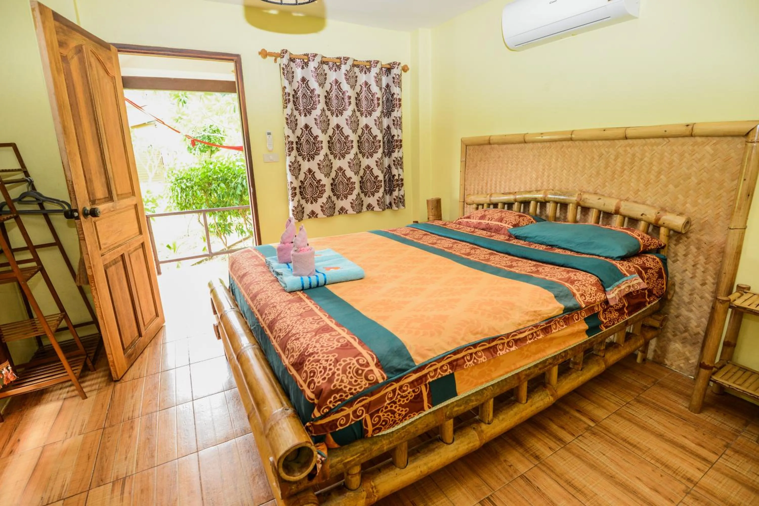 Bed in Sairee View Resort