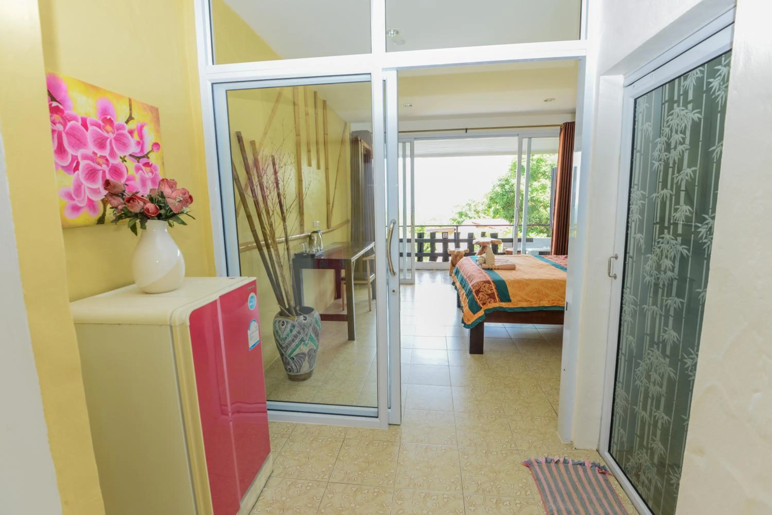 Bed in Sairee View Resort