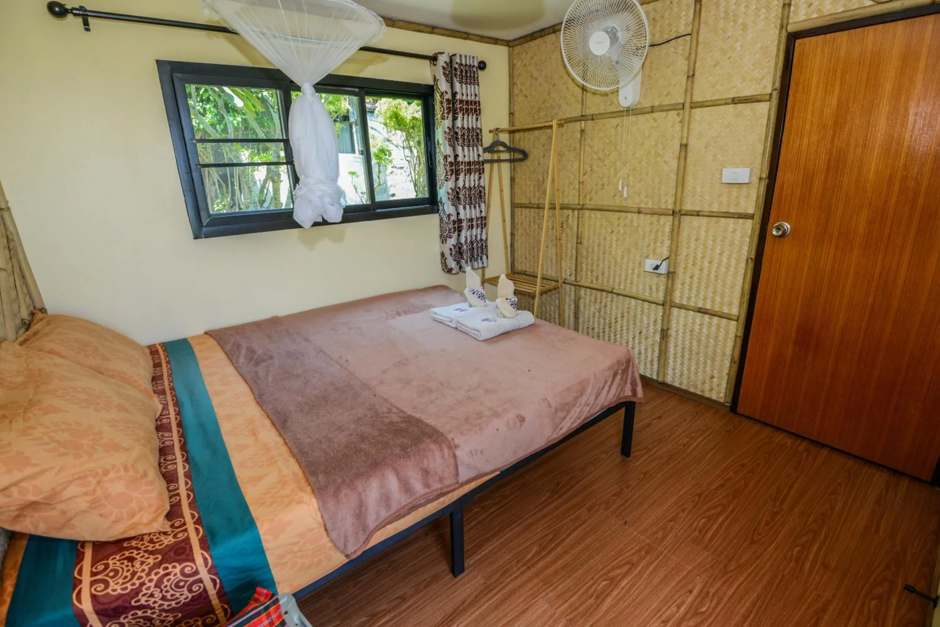 Bed in Sairee View Resort