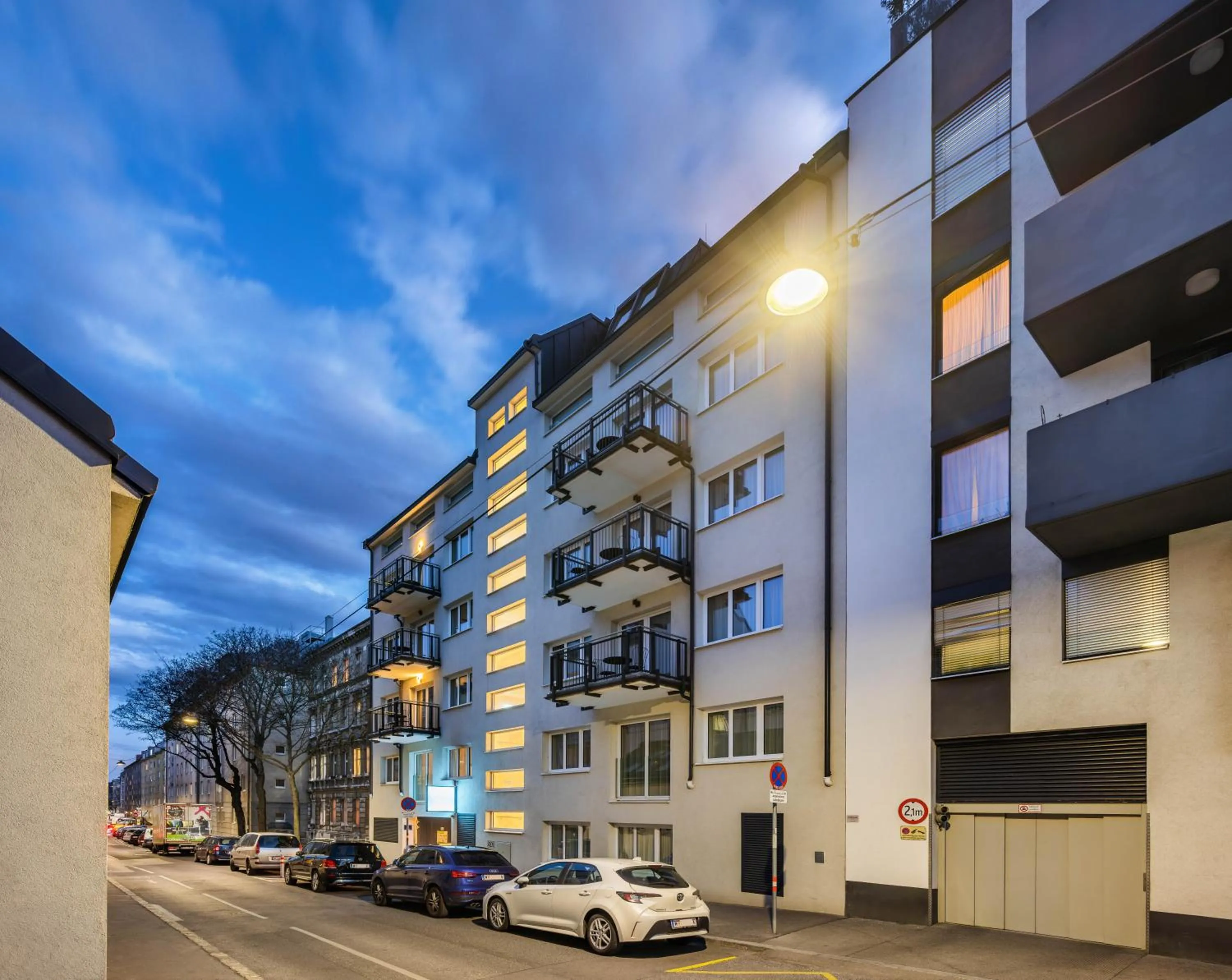 Property building in Jimmy's Apartments Lory