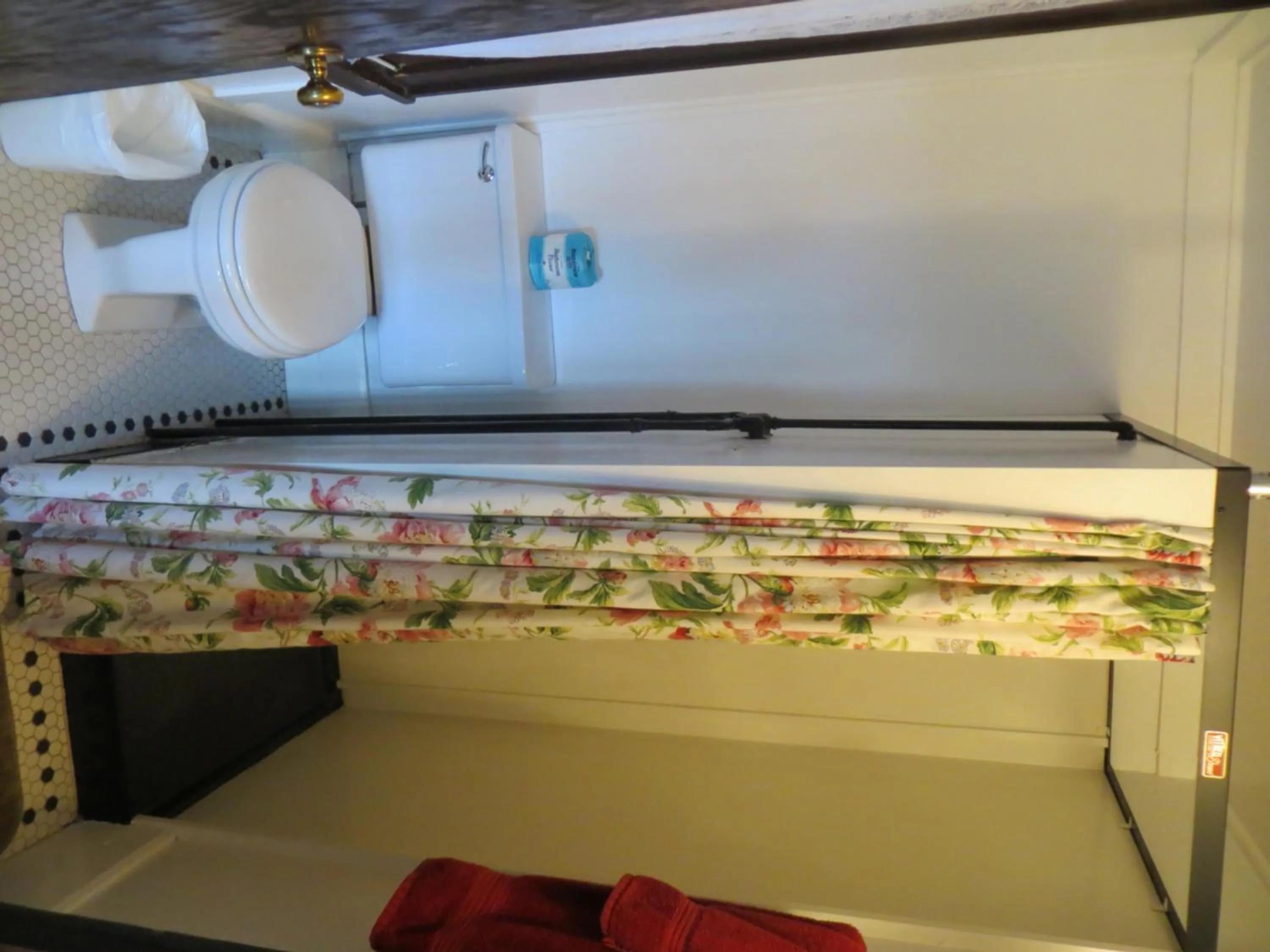 Bathroom, Bed in Northland Lodge