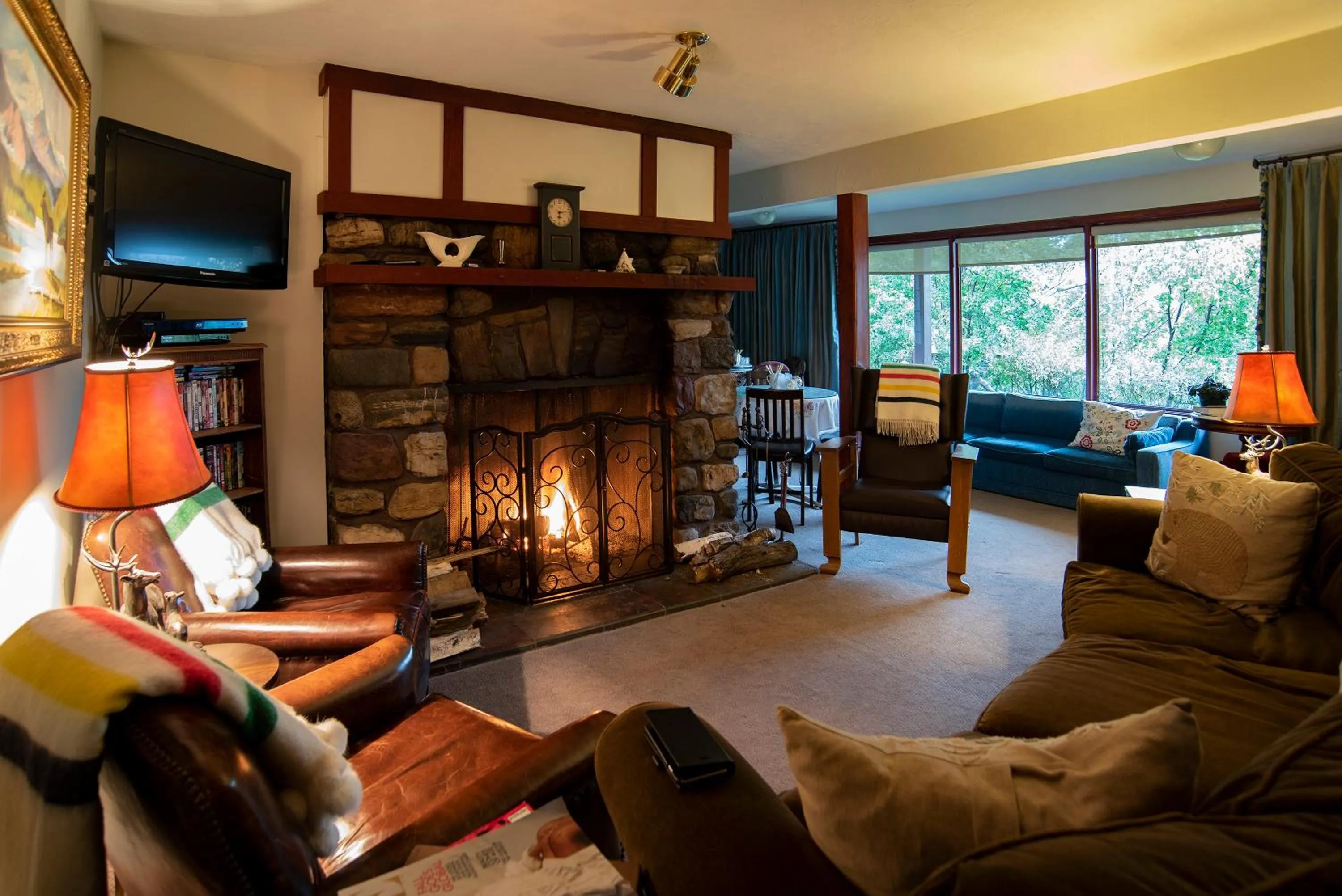 Communal lounge/ TV room in Northland Lodge