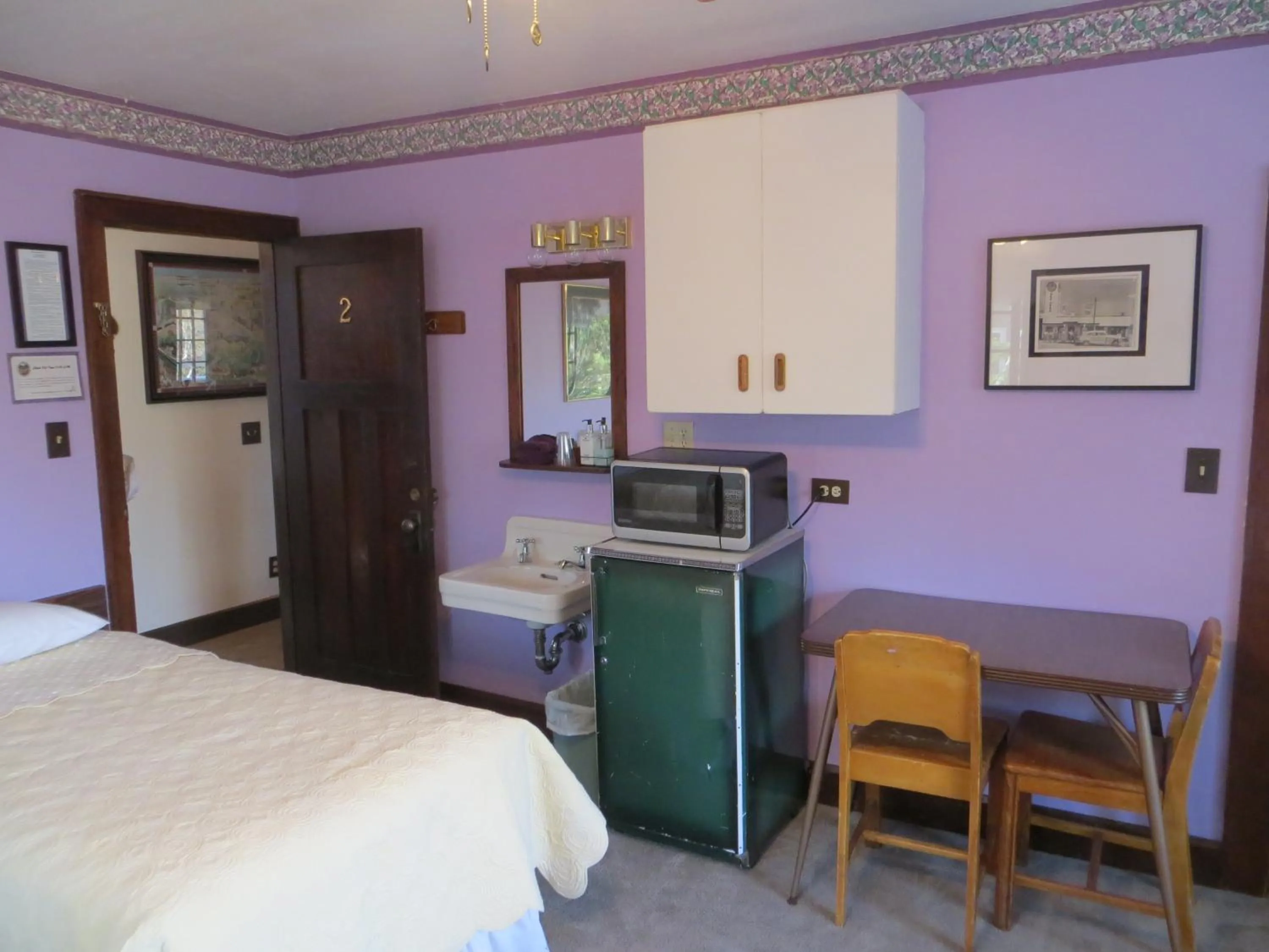 Photo of the whole room, Bed in Northland Lodge