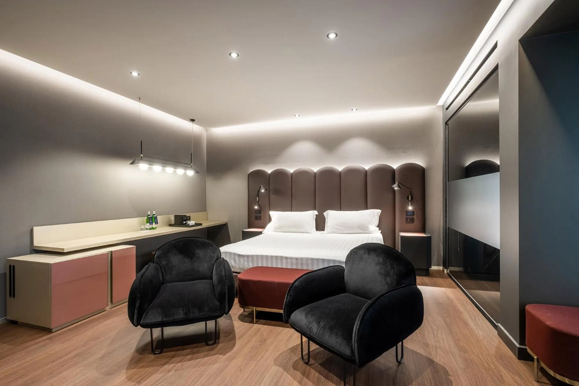 Shower, Bed in Eurostars Matera La Suite