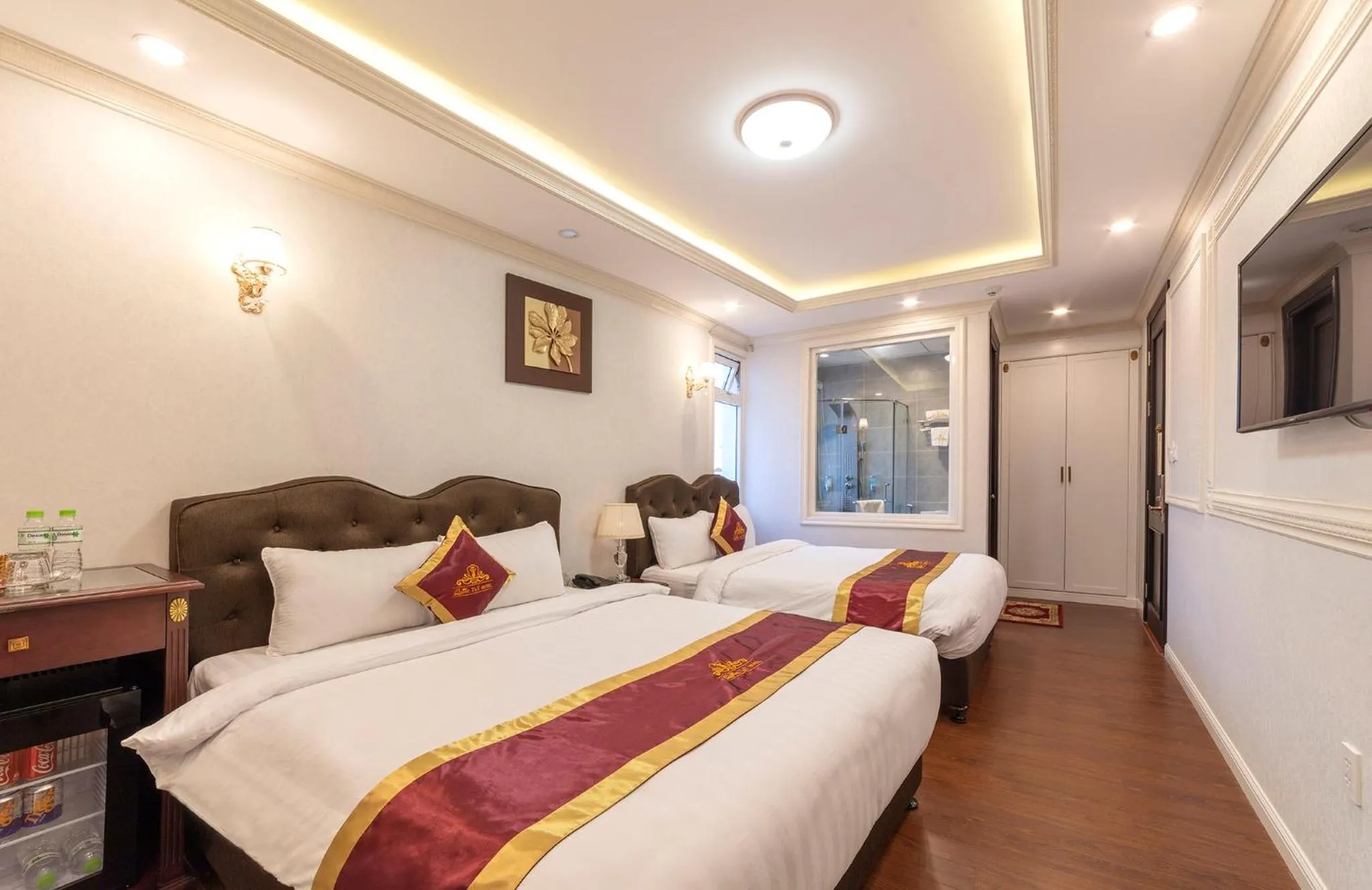 Photo of the whole room, Bed in Queen T&T Dalat Hotel