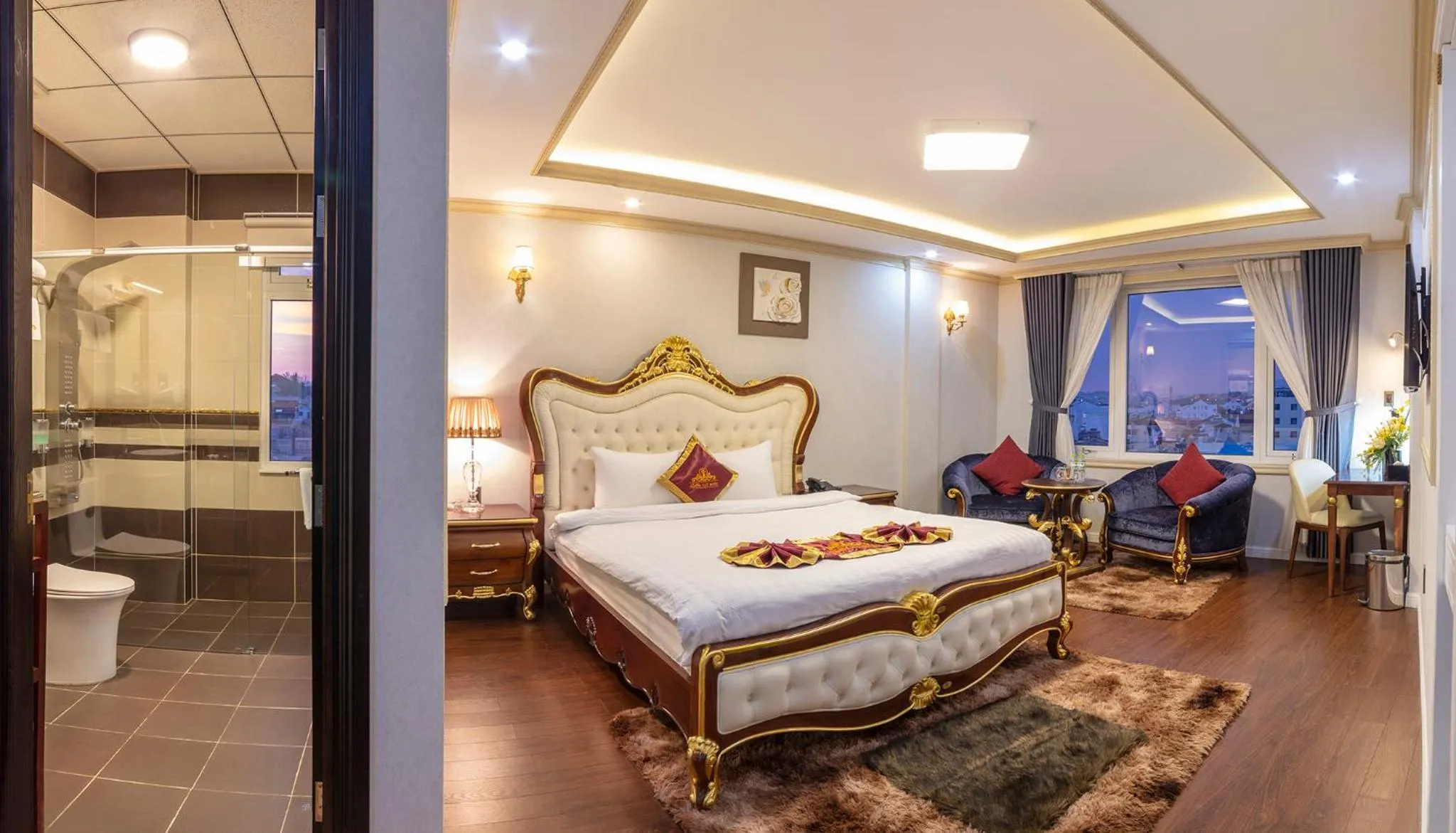 Photo of the whole room, Bed in Queen T&T Dalat Hotel